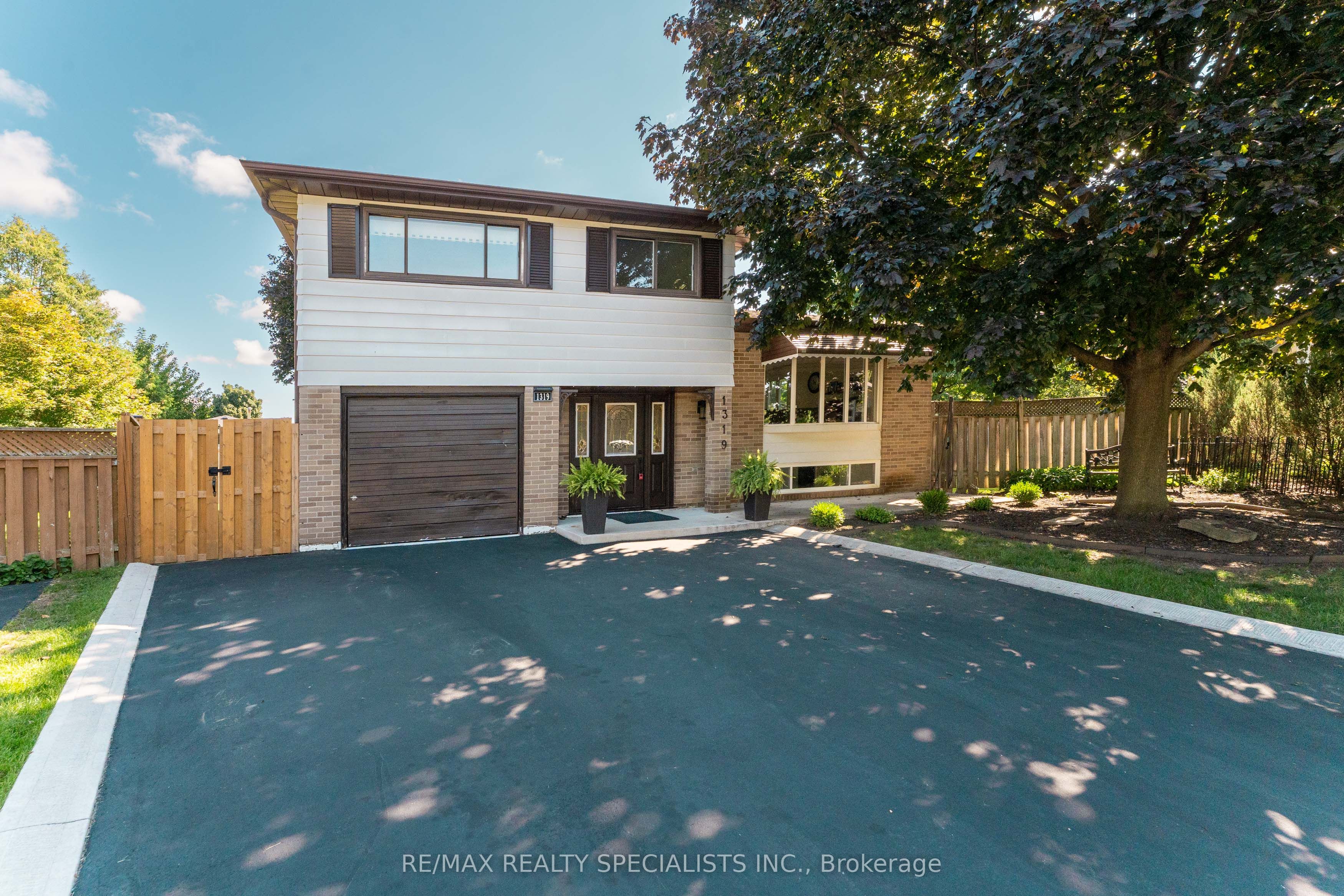 1319 Sherwood Court, Burlington, ON L7M 1C8 photo 3