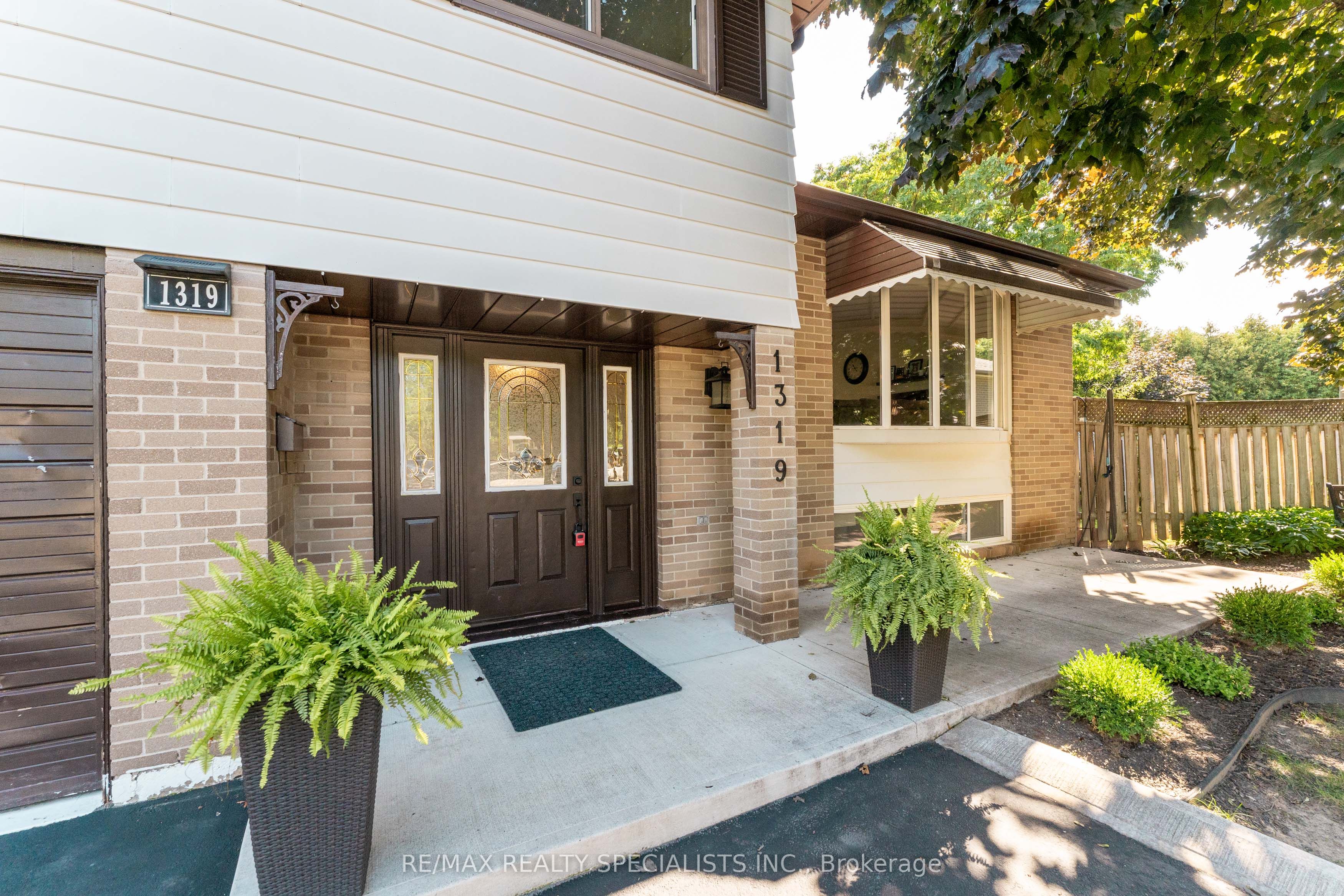 1319 Sherwood Court, Burlington, ON L7M 1C8 photo 4
