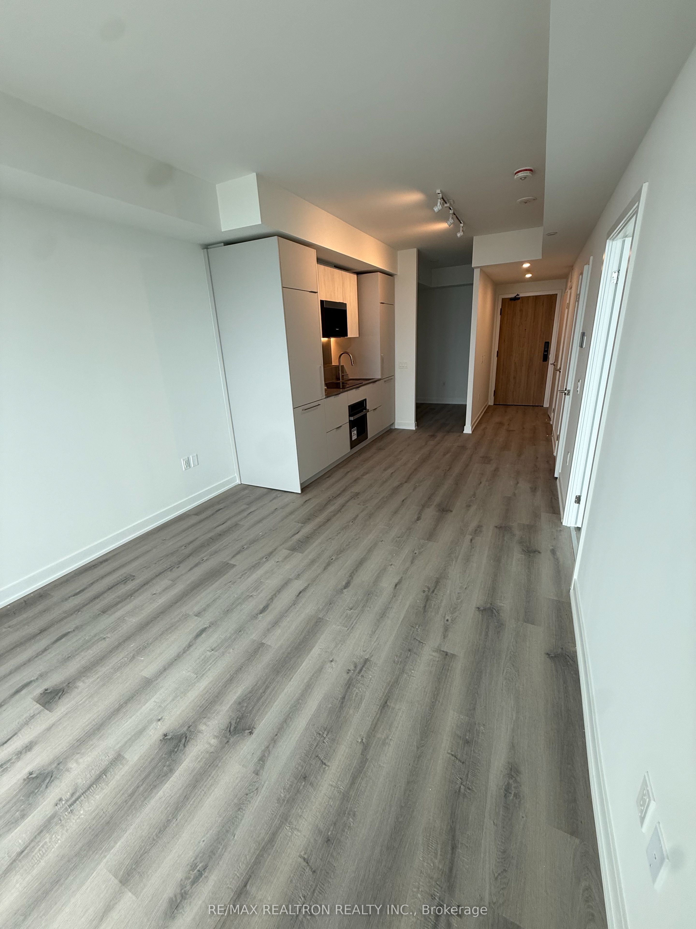 1 Fairview Road 2912, Mississauga, ON L5A 0B4 photo 2