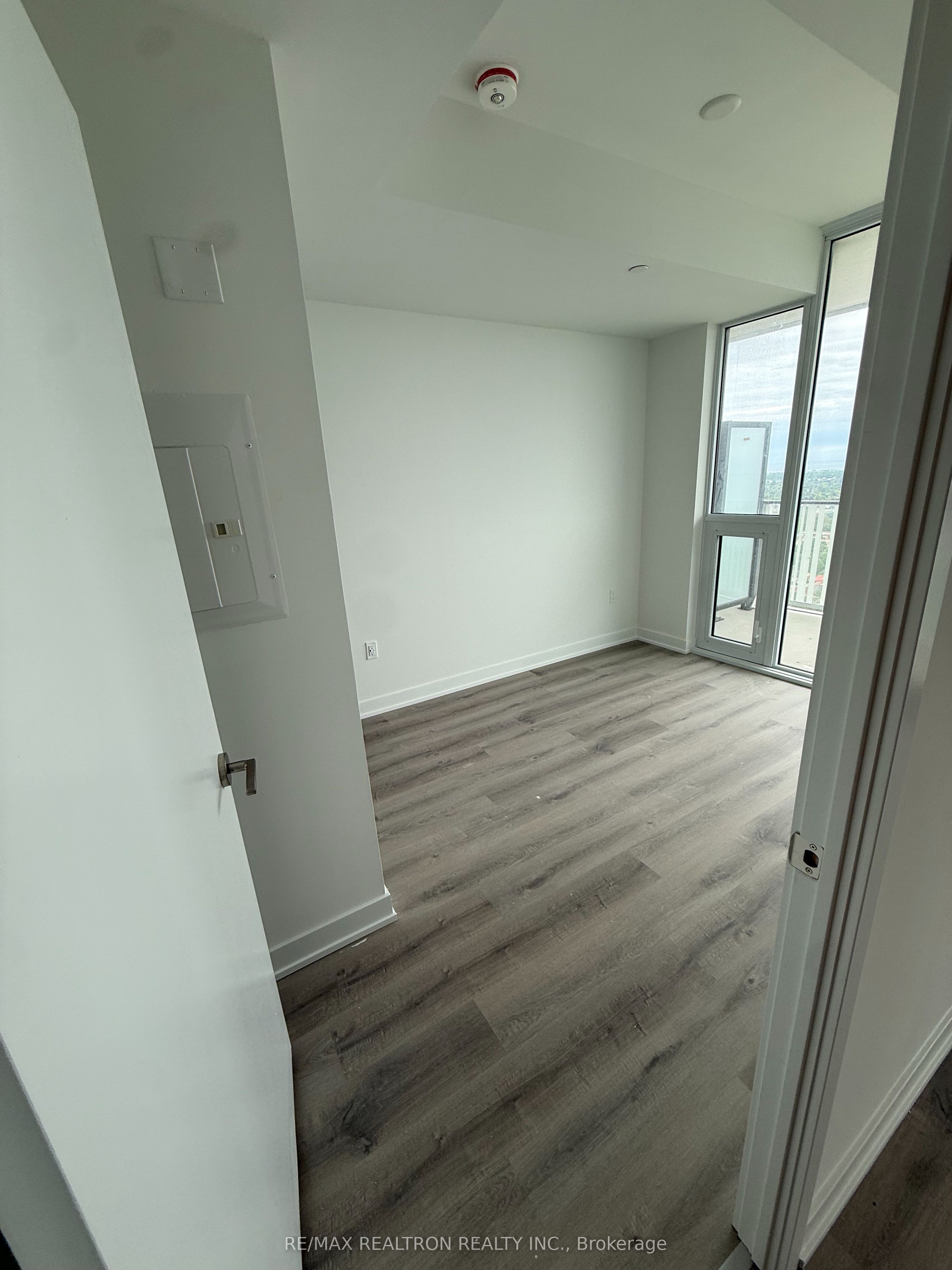 1 Fairview Road 2912, Mississauga, ON L5A 0B4 photo 5