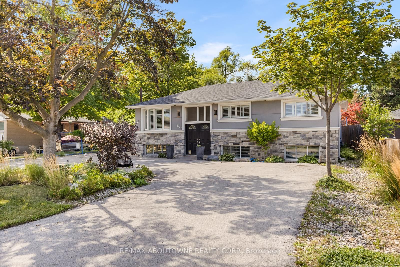 547 Pinegrove Road, Oakville, ON L6K 2C2 photo 2