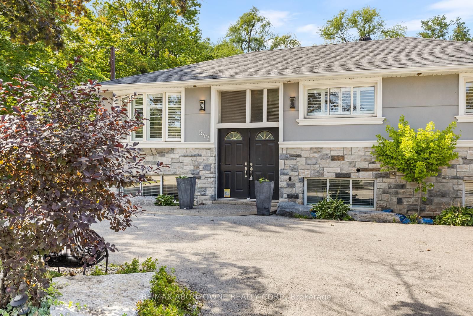 547 Pinegrove Road, Oakville, ON L6K 2C2 photo 3