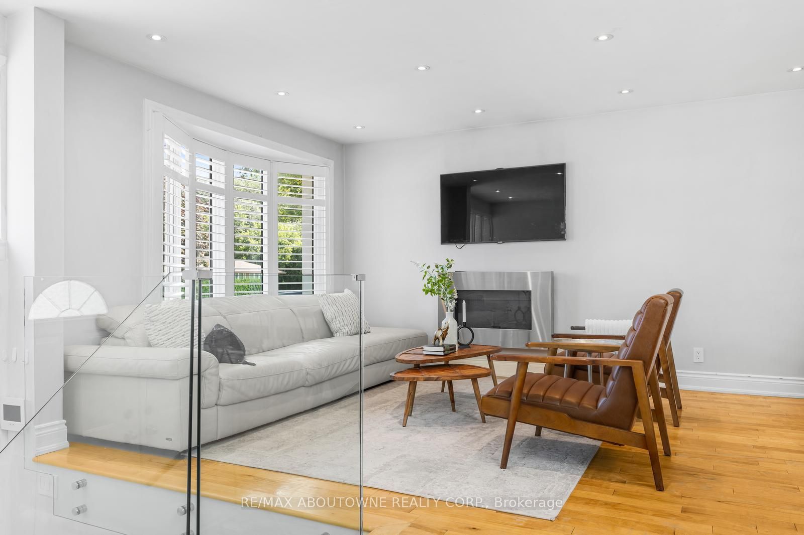 547 Pinegrove Road, Oakville, ON L6K 2C2 photo 4