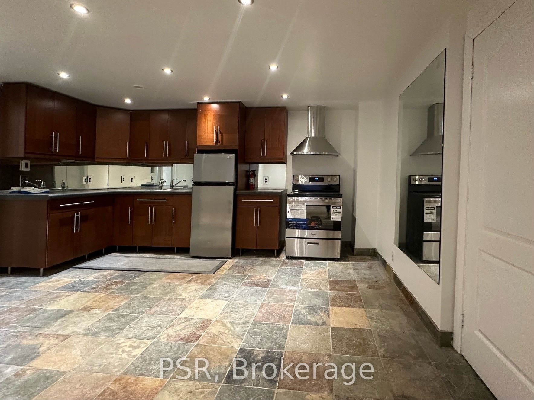 5510 Red Brush Drive Lower, Mississauga, ON L4Z 4A7 photo 4