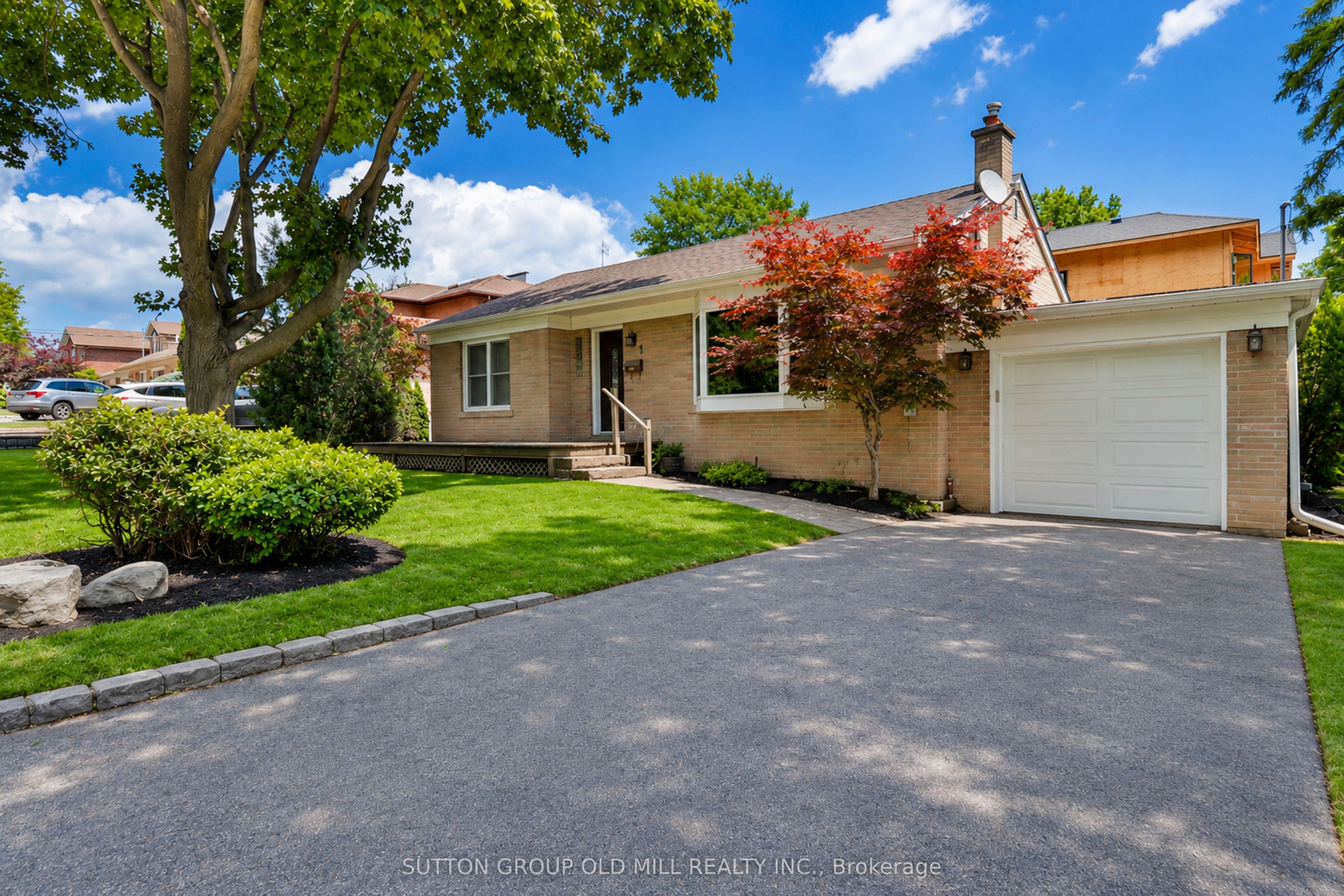 1 Penhale Drive, Toronto, ON M9P 2X3 photo 2