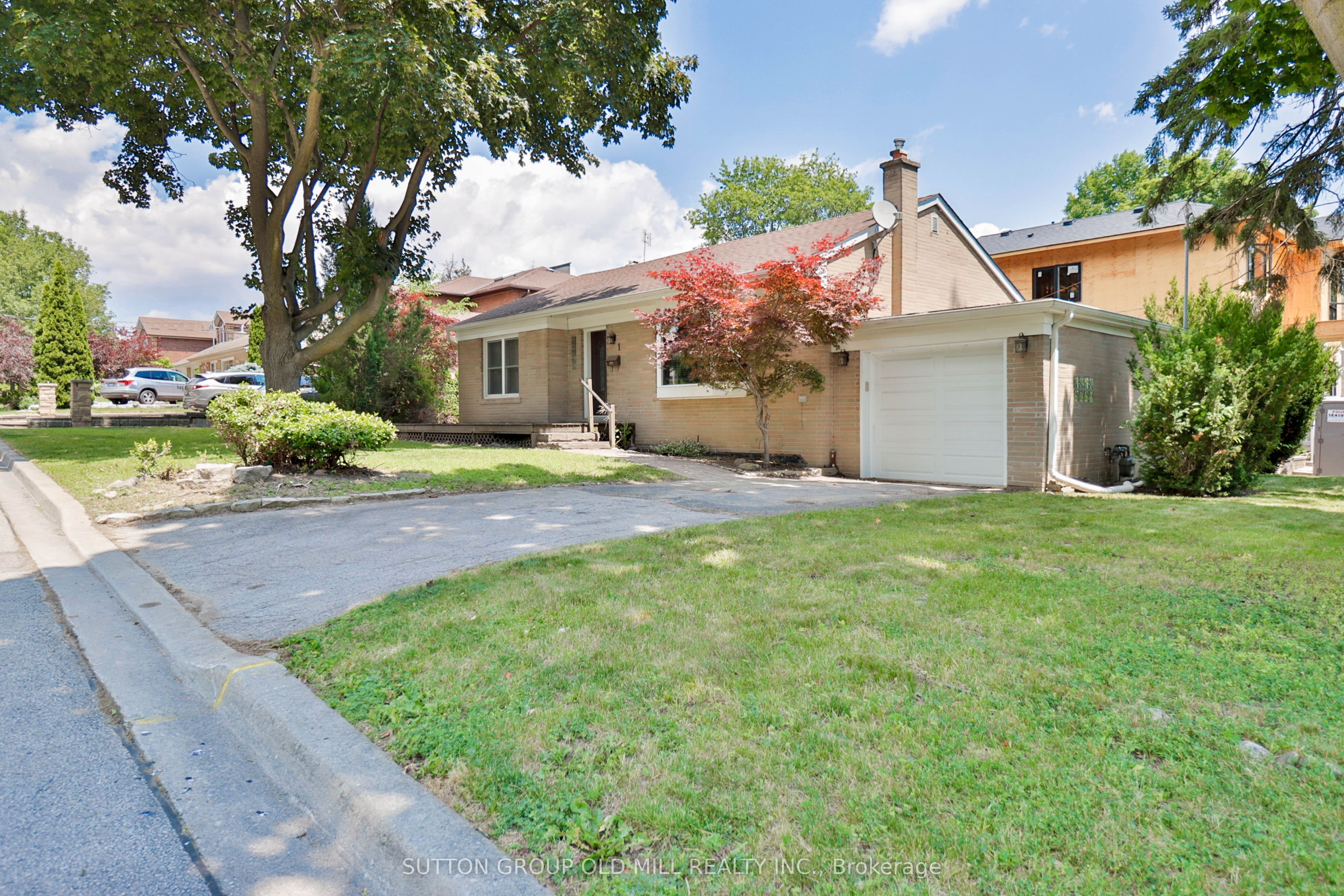 1 Penhale Drive, Toronto, ON M9P 2X3 photo 3