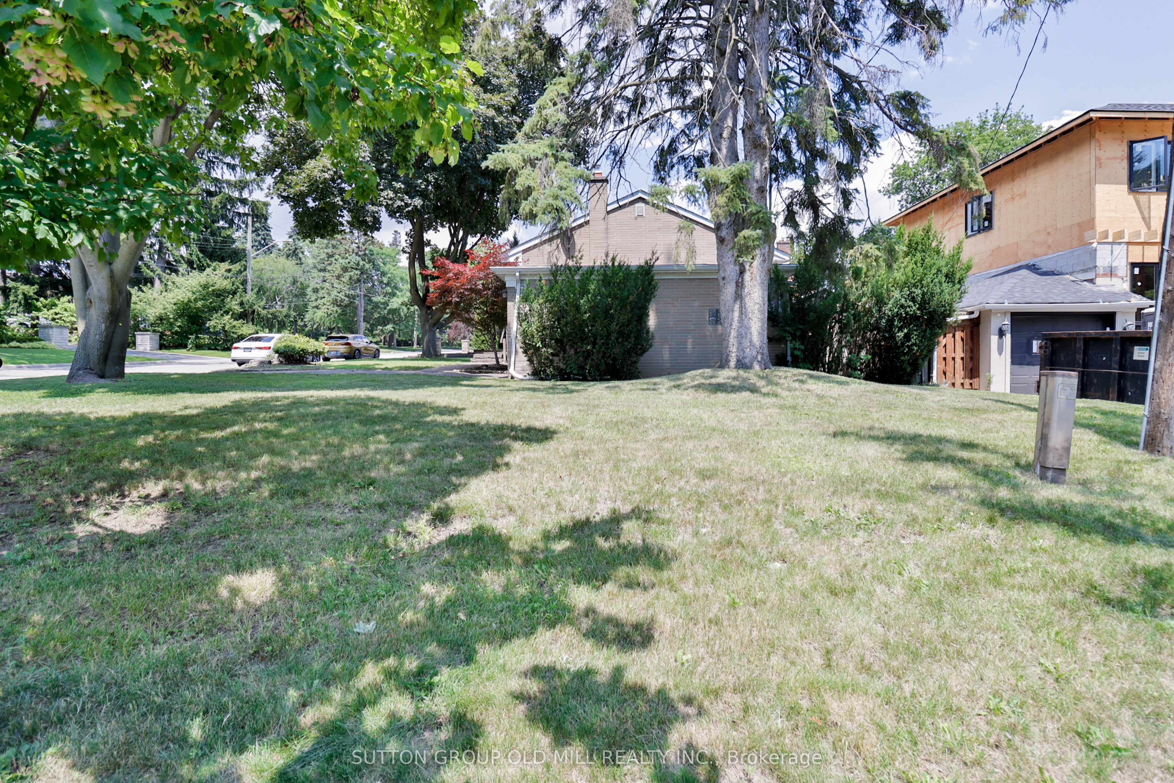 1 Penhale Drive, Toronto, ON M9P 2X3 photo 4