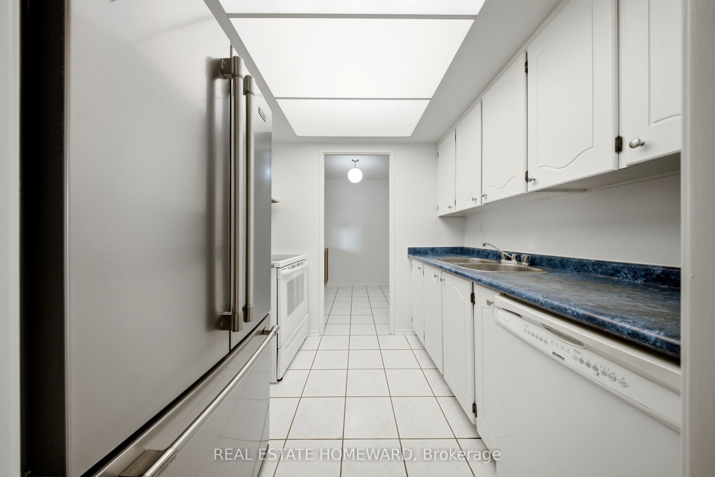 1515 Lakeshore Road E 1505, Mississauga, ON L5E 3E3 photo 5