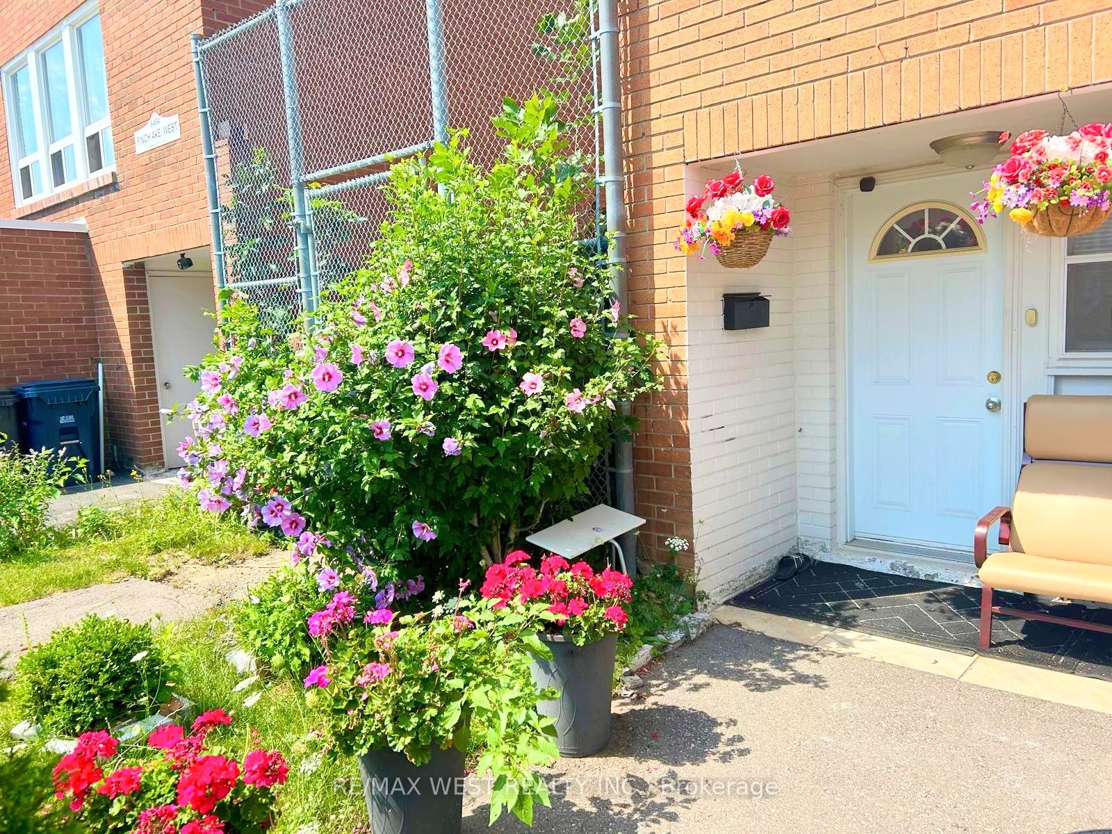 6458 Finch Avenue W 134, Toronto, ON M9V 1T4 photo 2