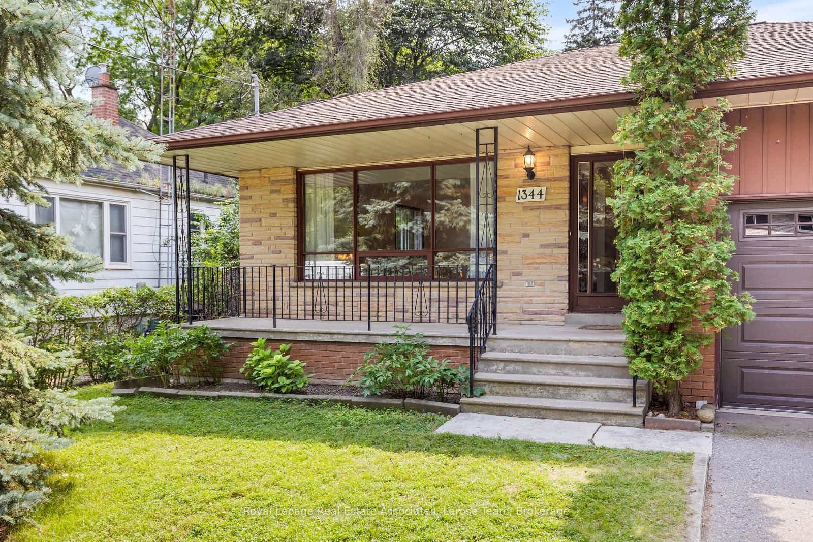 1344 Kenmuir Avenue, Mississauga, ON L5G 4B4 photo 2