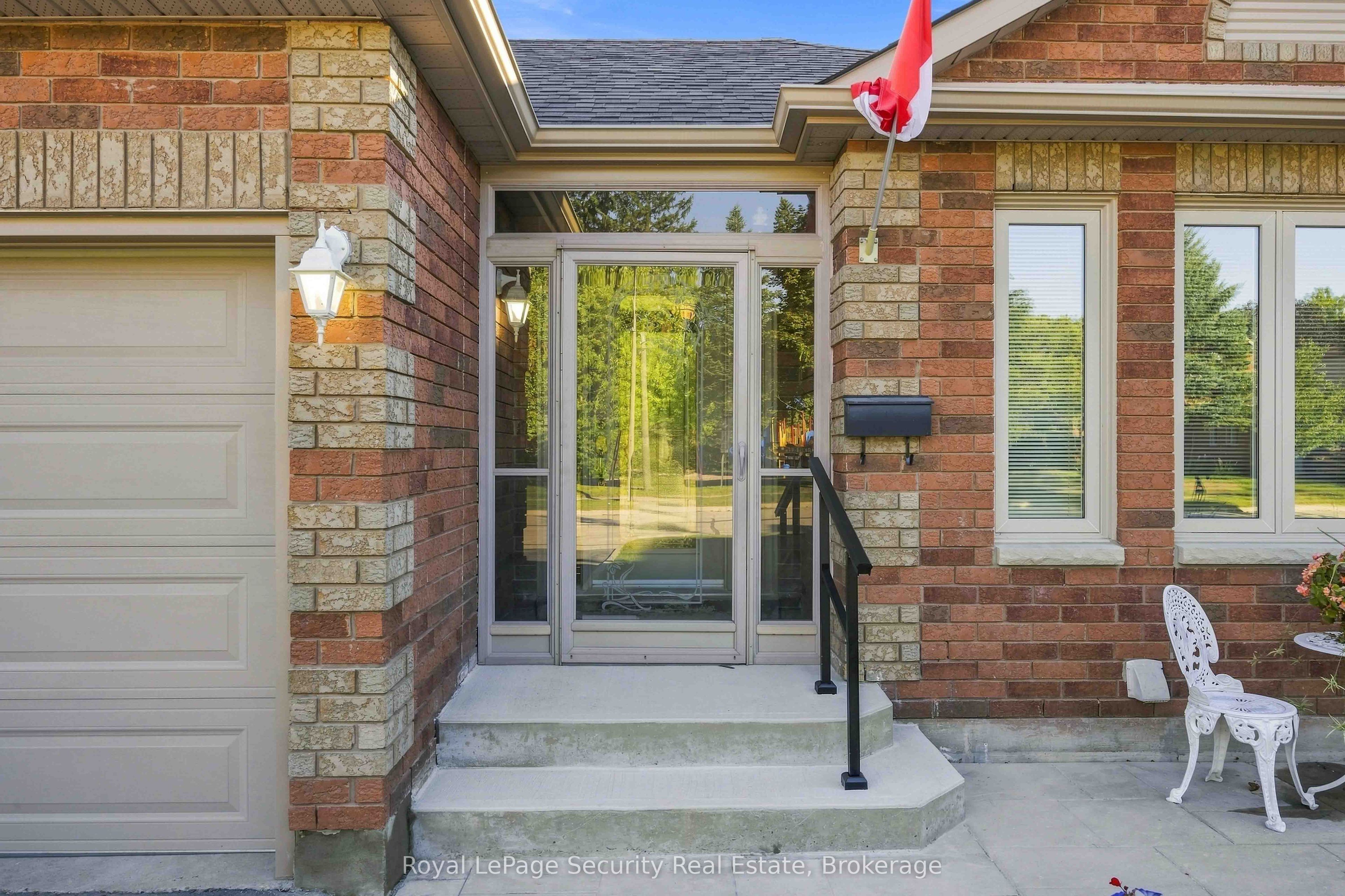 46 Birchway Place, Halton Hills, ON L7J 2X7 photo 2