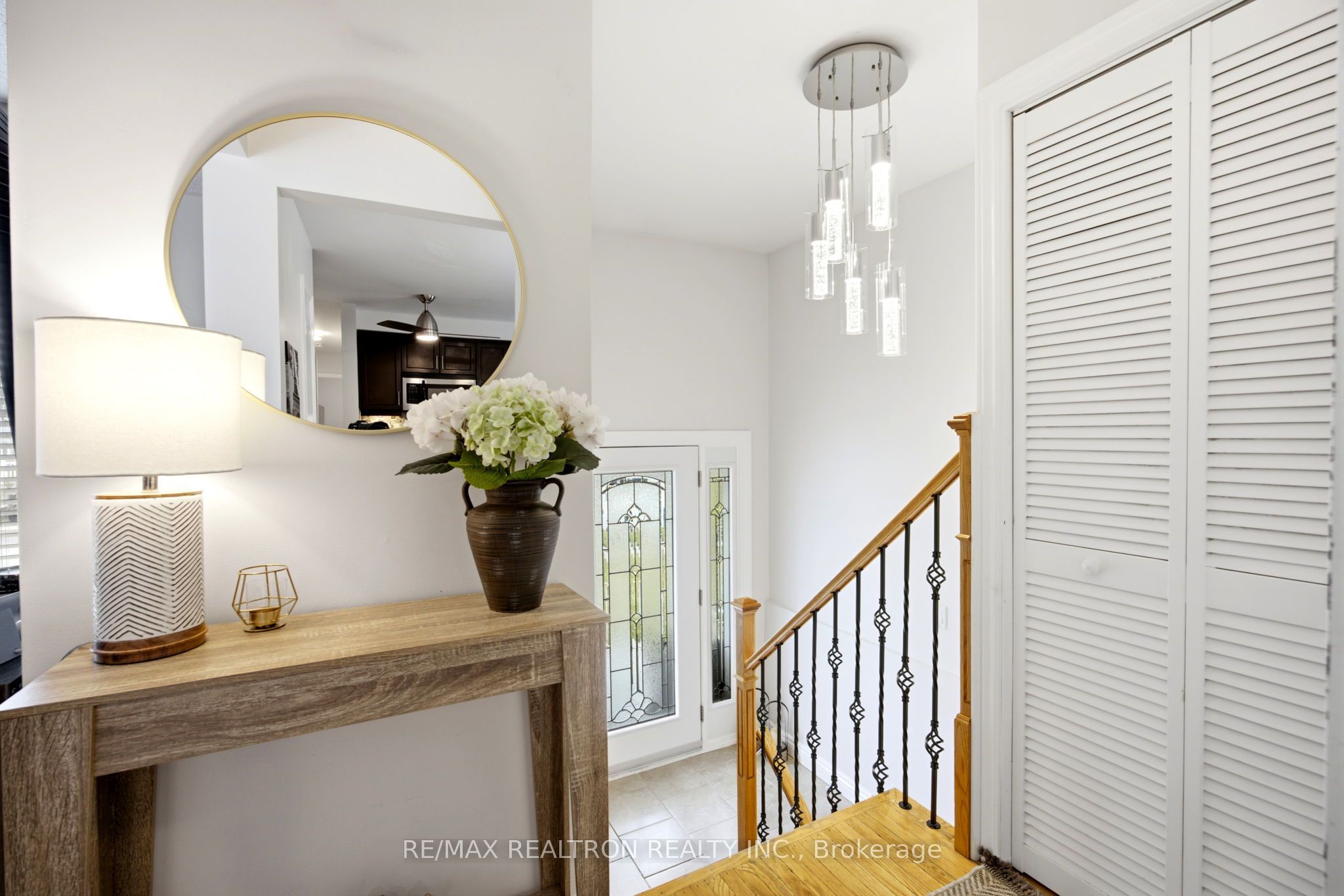 118 Surbray Grove, Mississauga, ON L5B 2E1 photo 2