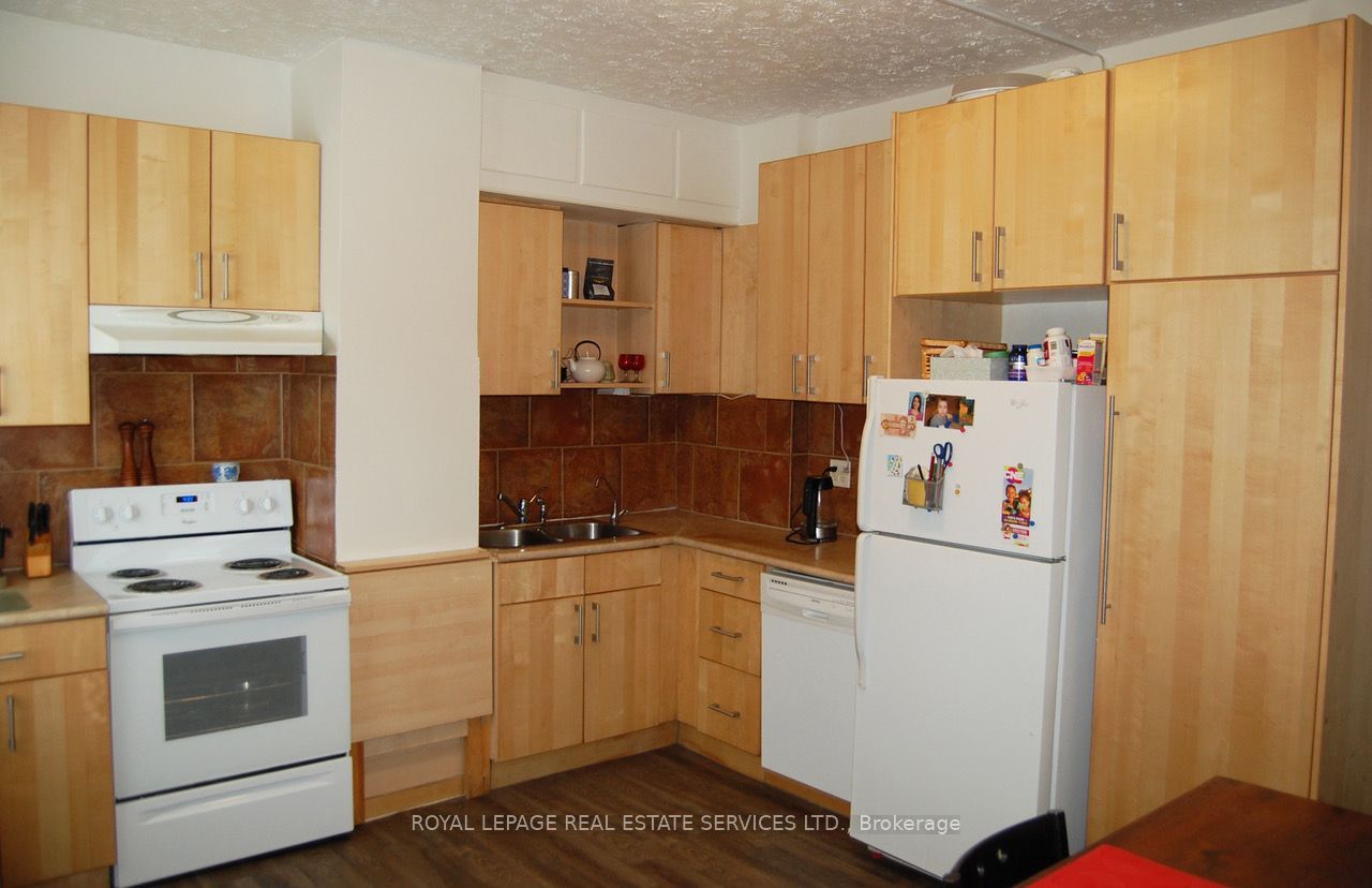 2 Saint Marks Road, Toronto, ON M6S 2H6 photo 4