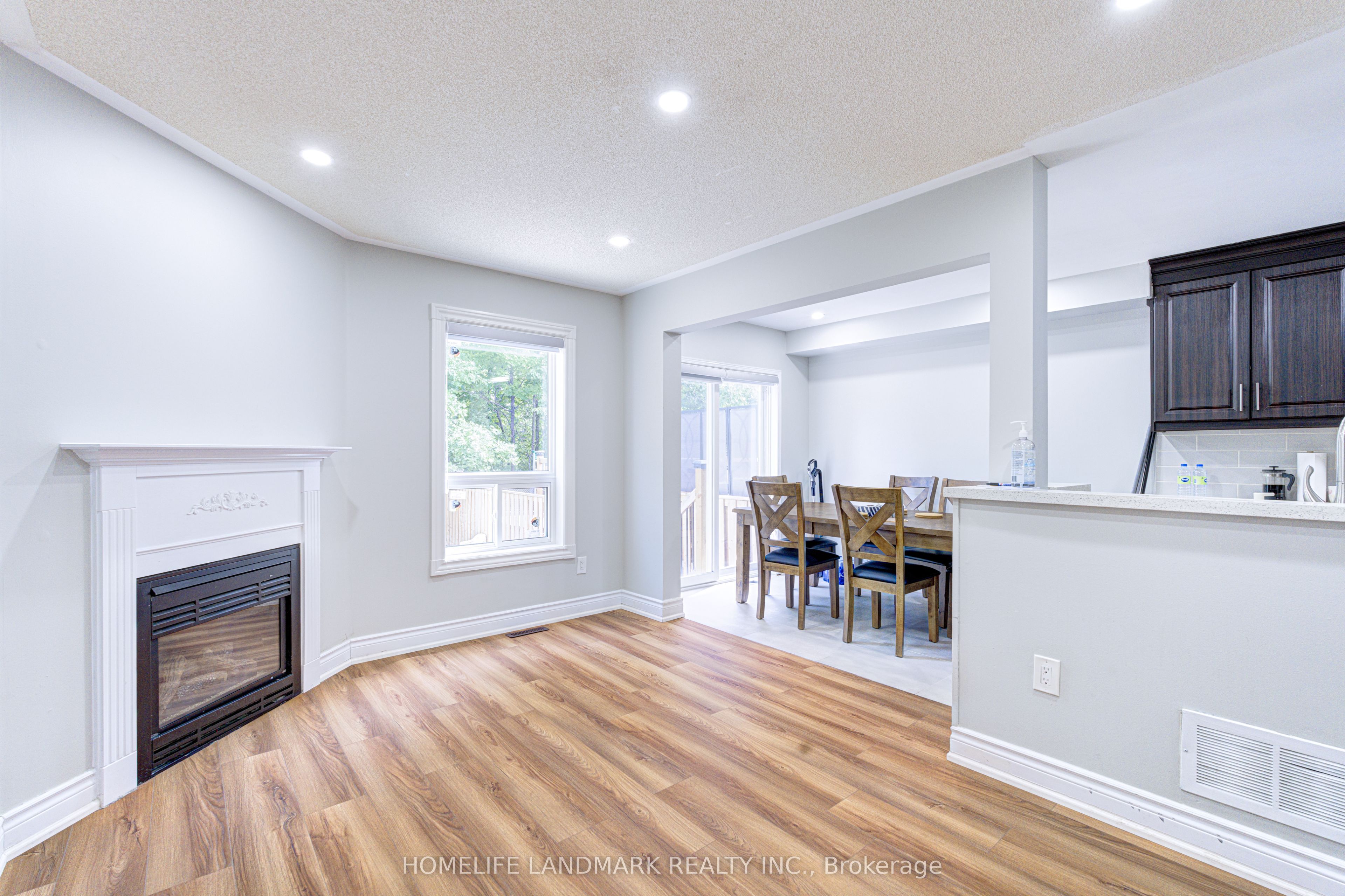 1192 Prestonwood Crescent, Mississauga, ON L5V 2V3 photo 4