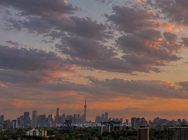 4010 Eglinton Avenue W 1007, Toronto, ON M9A 0G5