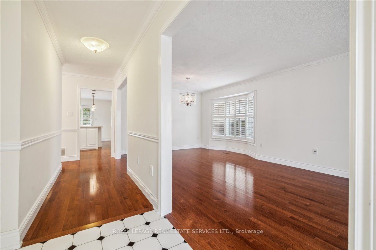 172 River Oaks Boulevard E, Oakville, ON L6H 5N7 photo 2