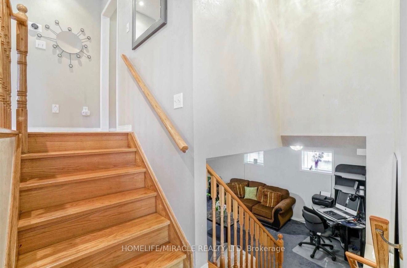 216 Van Scott Drive, Brampton, ON L7A 1V9 photo 5