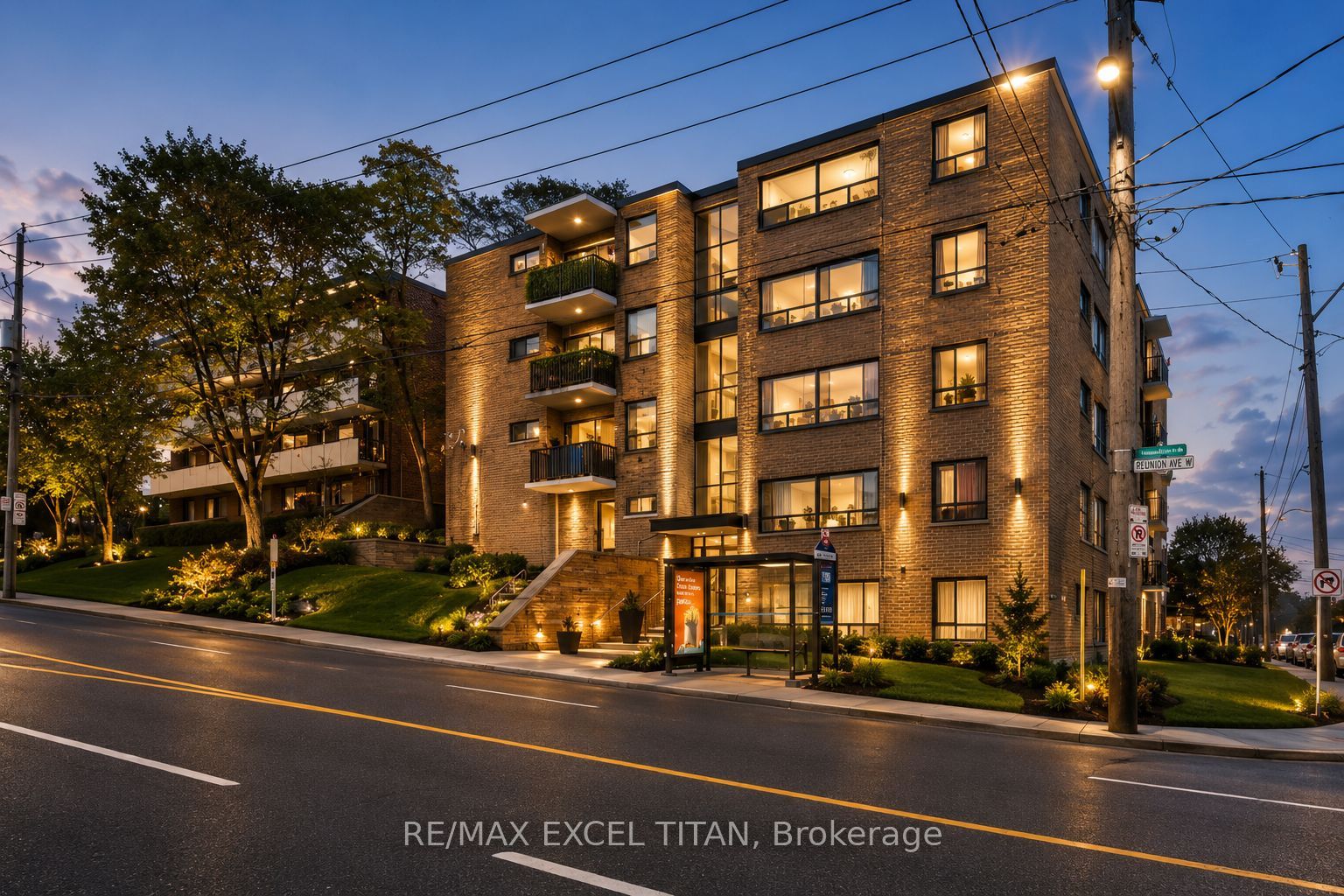 2507 Eglinton Avenue W 103, Toronto, ON M6M 1S9