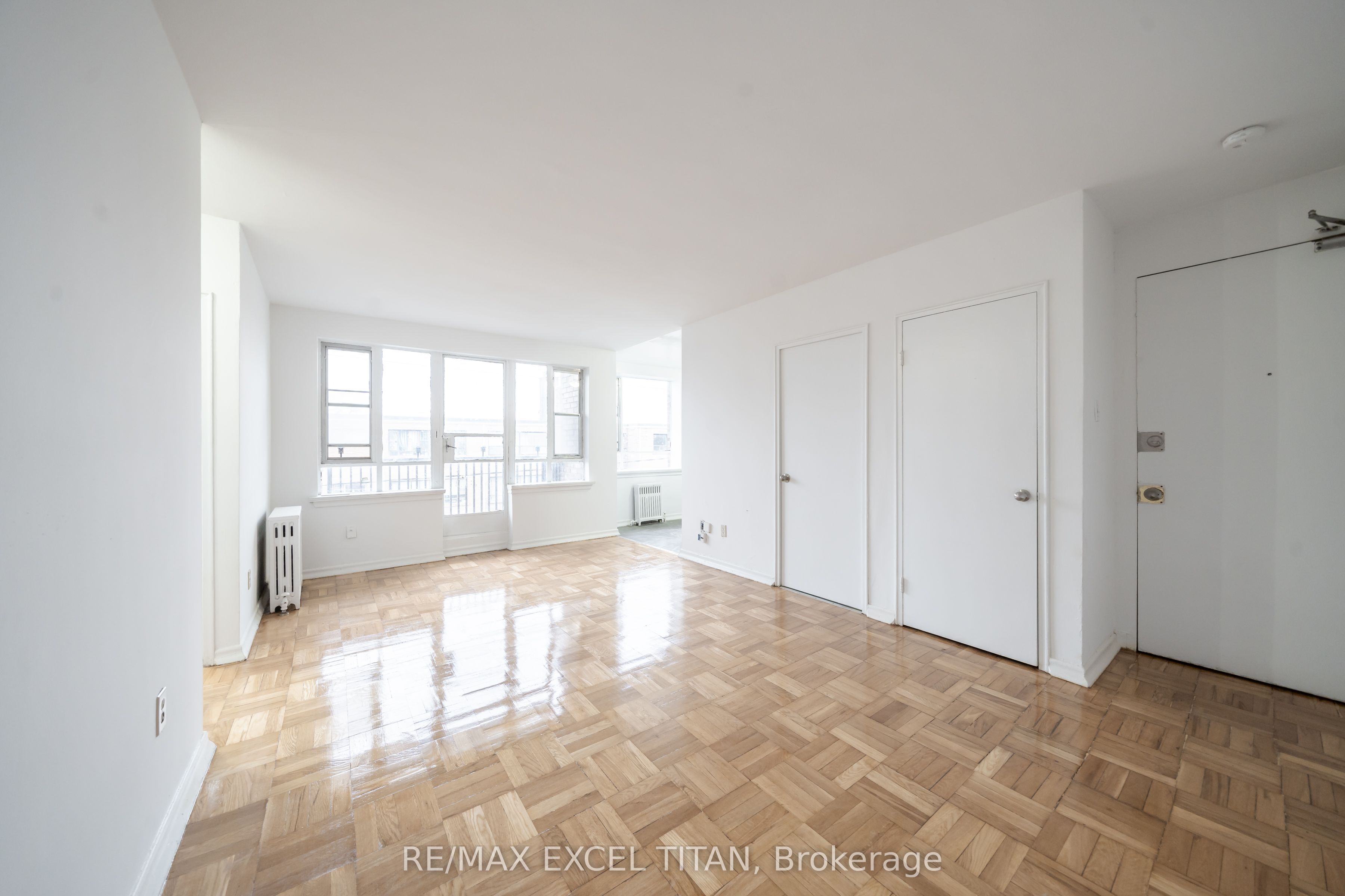 2507 Eglinton Avenue W 103, Toronto, ON M6M 1S9 photo 2