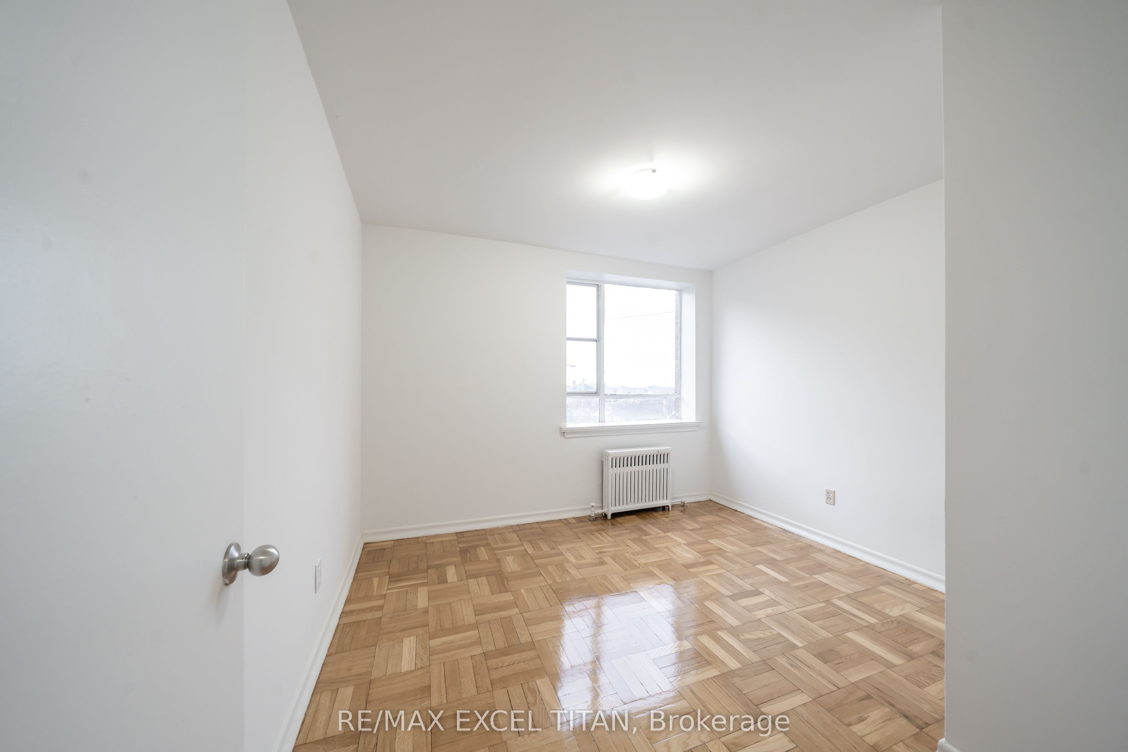 2507 Eglinton Avenue W 103, Toronto, ON M6M 1S9 photo 3