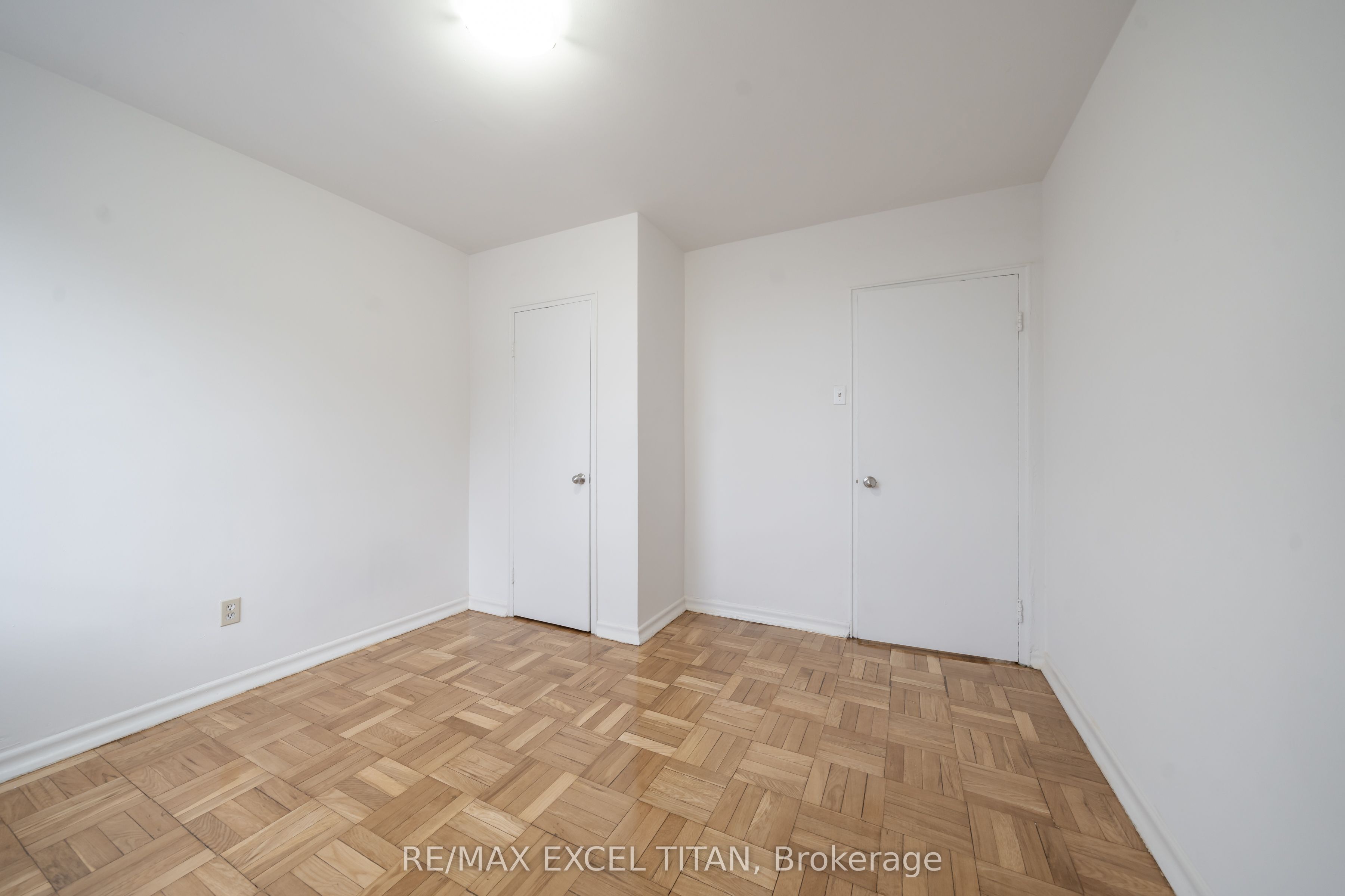2507 Eglinton Avenue W 103, Toronto, ON M6M 1S9 photo 4