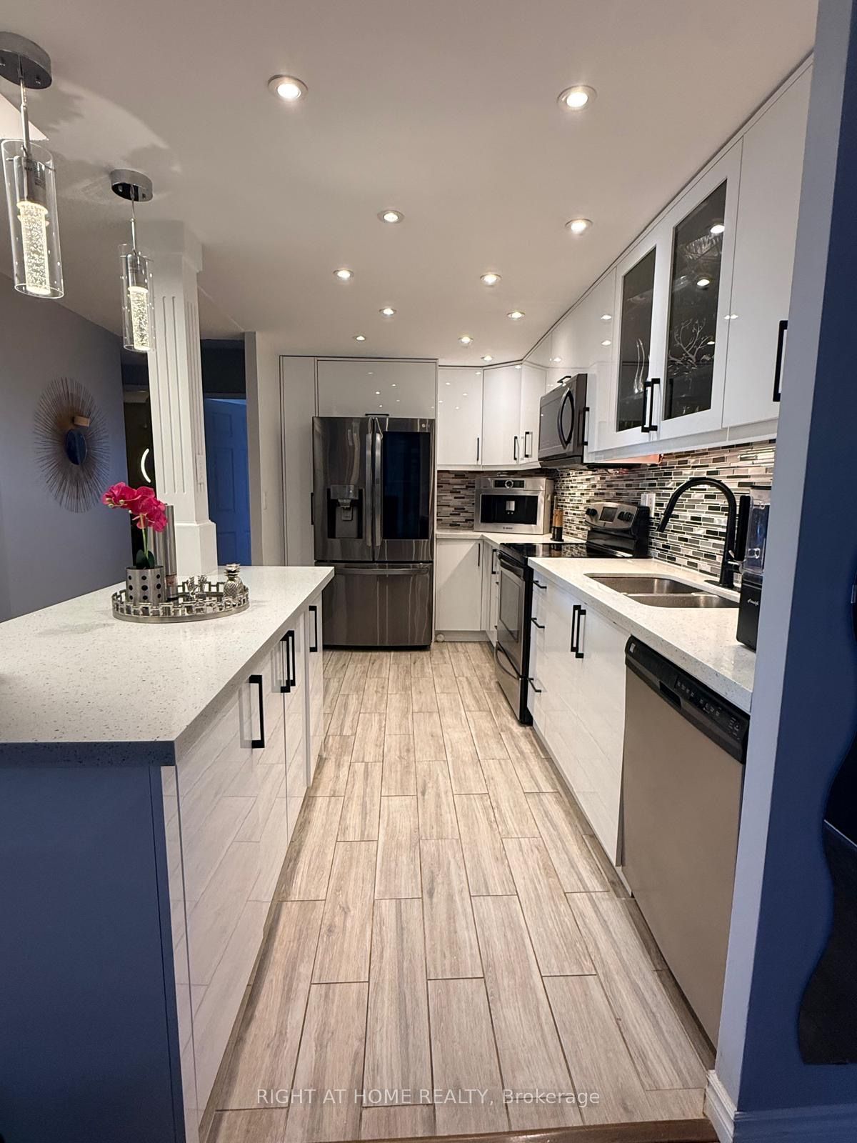 820 Burnhamthorpe Road 1102, Toronto, ON M9C 4W2 photo 5