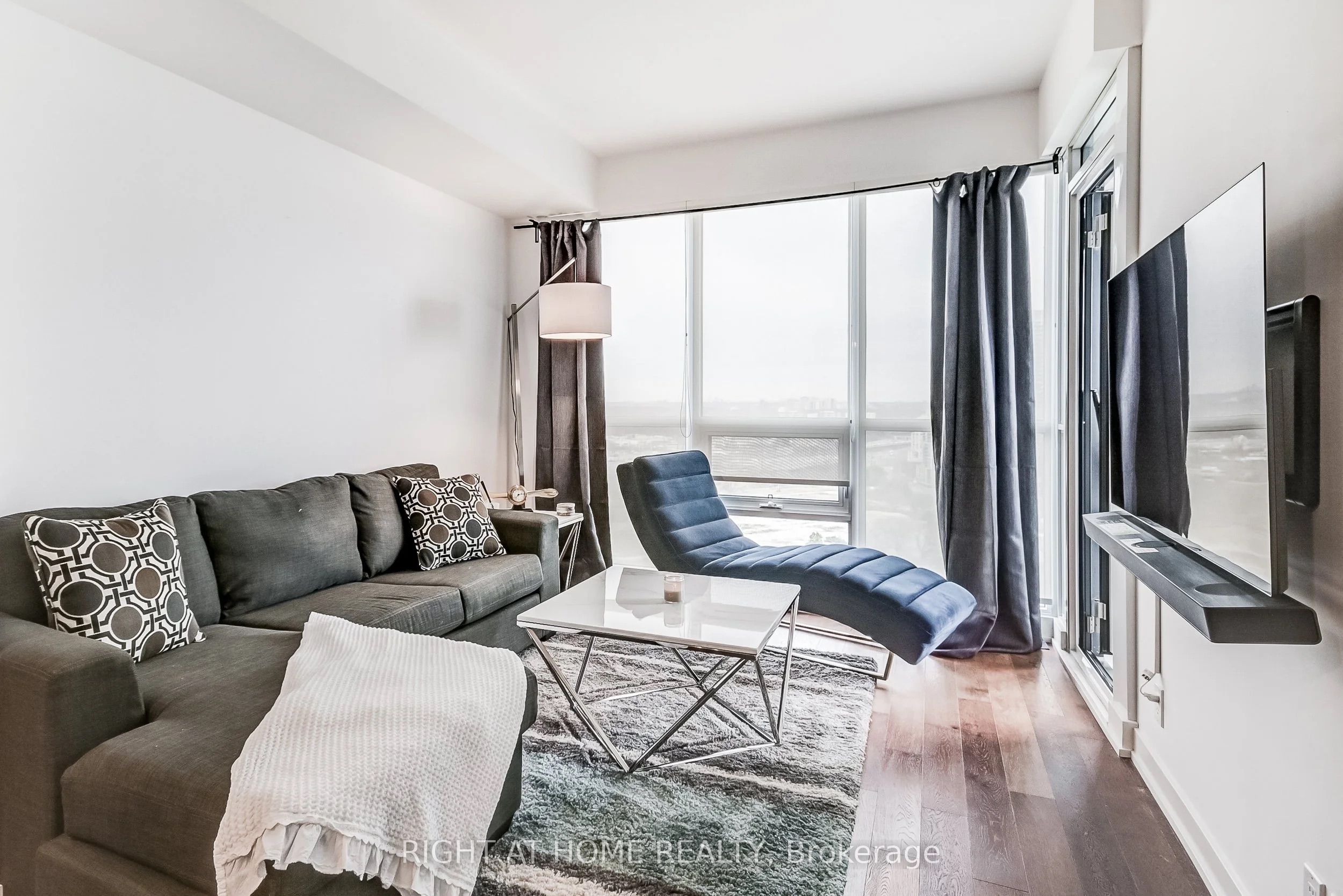 2212 Lake Shore Boulevard W 2710, Toronto, ON M8V 0C2