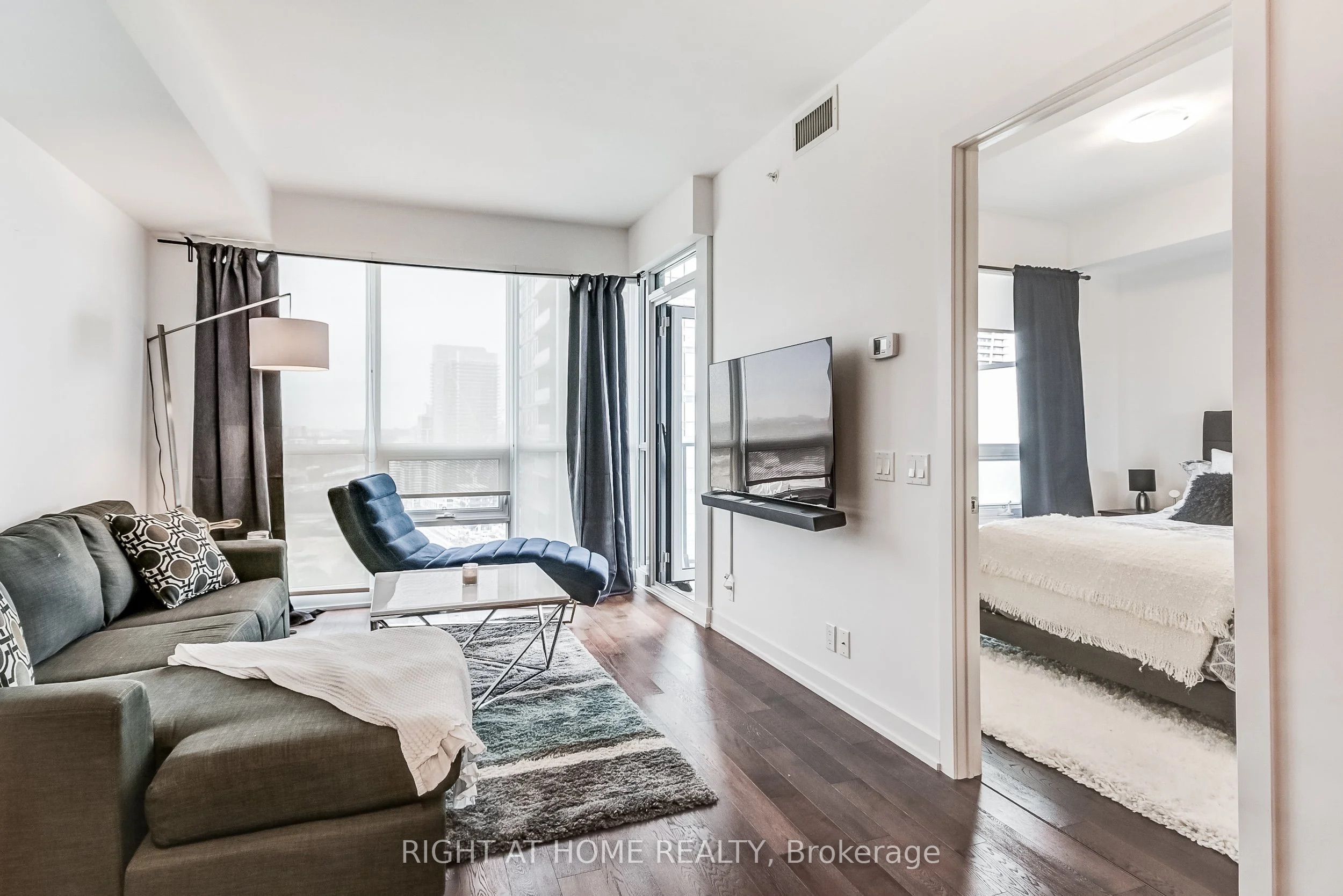 2212 Lake Shore Boulevard W 2710, Toronto, ON M8V 0C2 photo 2