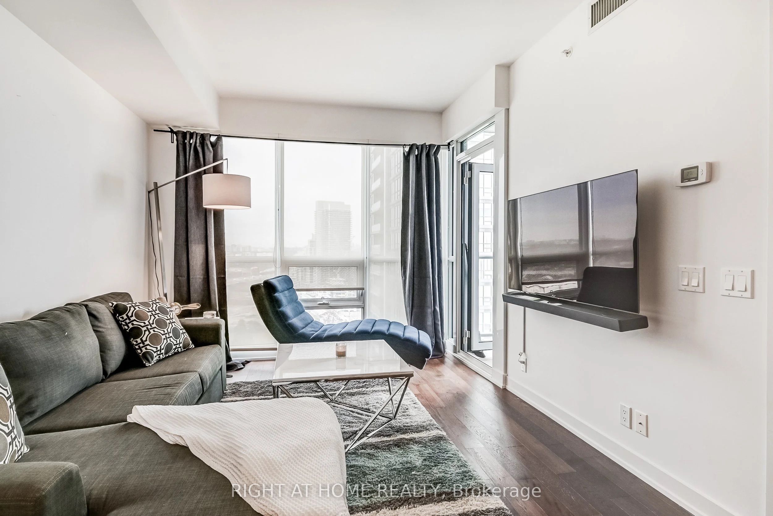 2212 Lake Shore Boulevard W 2710, Toronto, ON M8V 0C2 photo 3