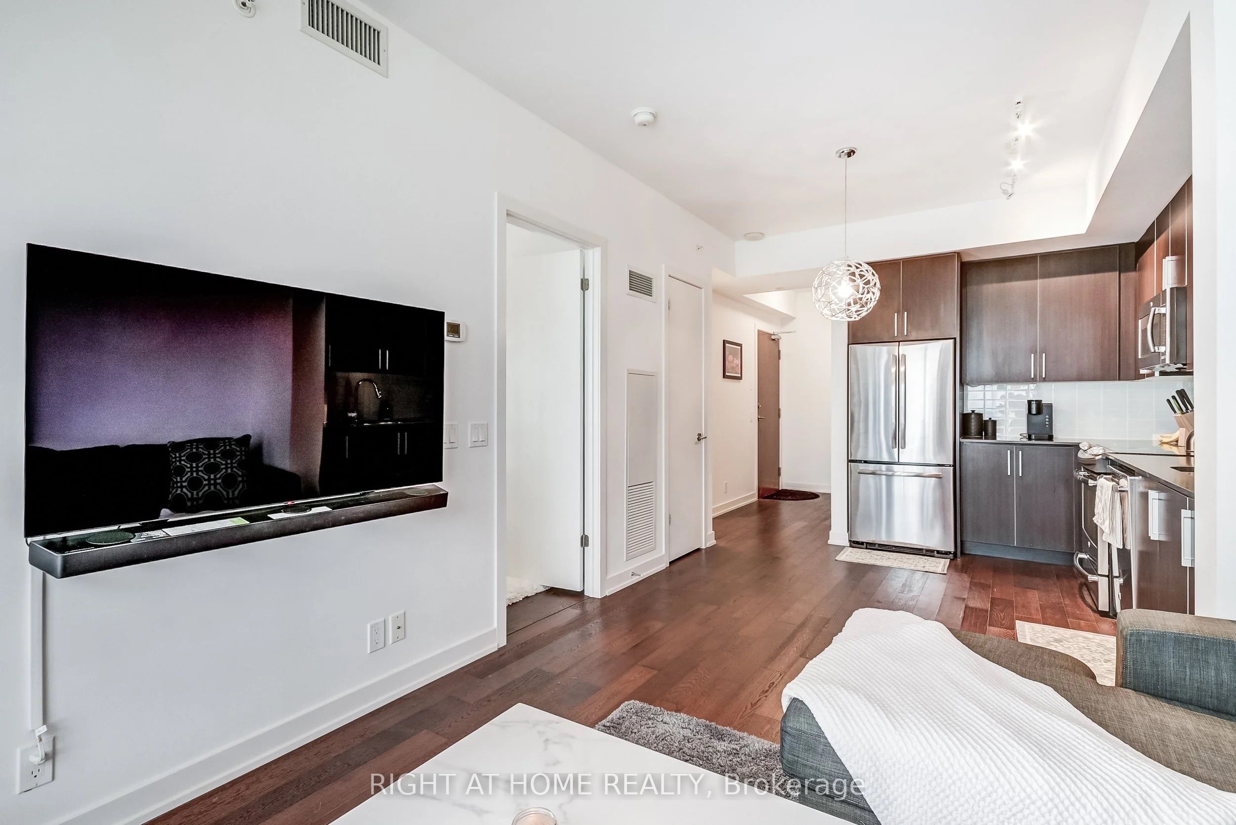 2212 Lake Shore Boulevard W 2710, Toronto, ON M8V 0C2 photo 4