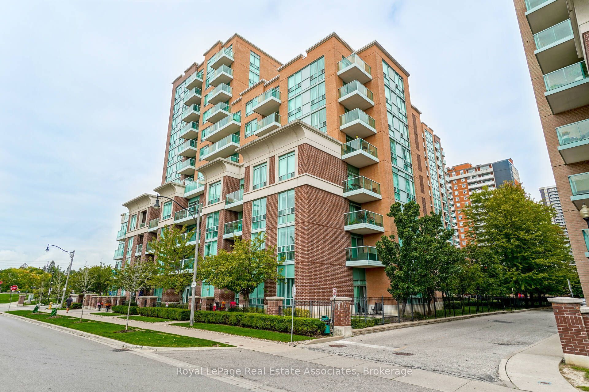 11 Michael Power Place 306, Toronto, ON M9A 5G3 photo 2