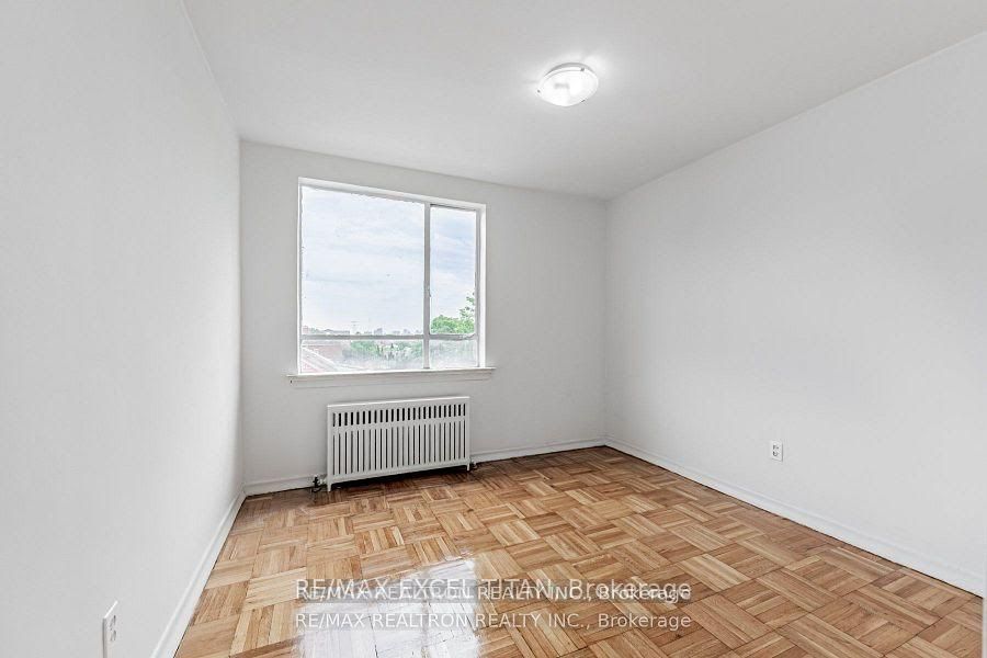 2515 Eglinton Avenue W 308, Toronto, ON M6M 1T2 photo 4