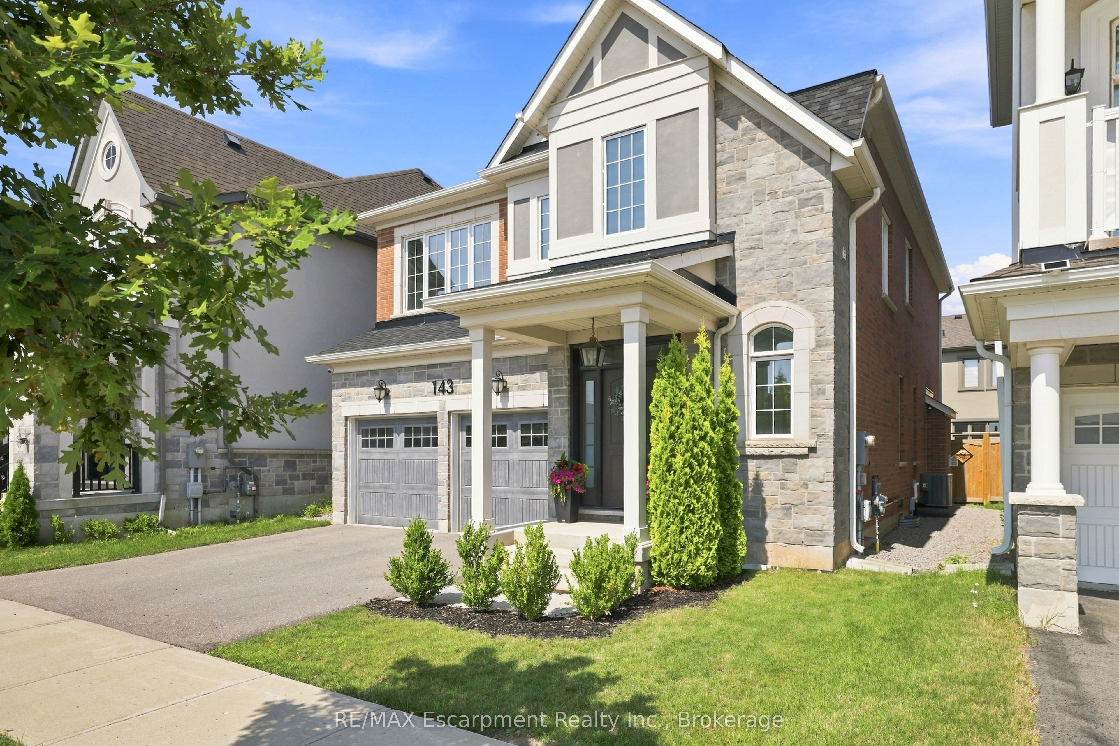 143 Threshing Mill Boulevard, Oakville, ON L6H 0V5 photo 2
