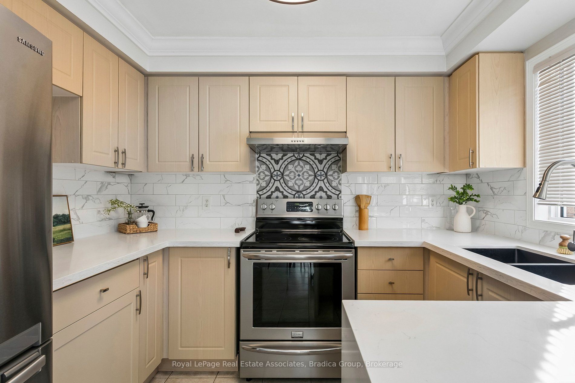 3837 Forest Bluff Crescent, Mississauga, ON L5N 7V1 photo 3