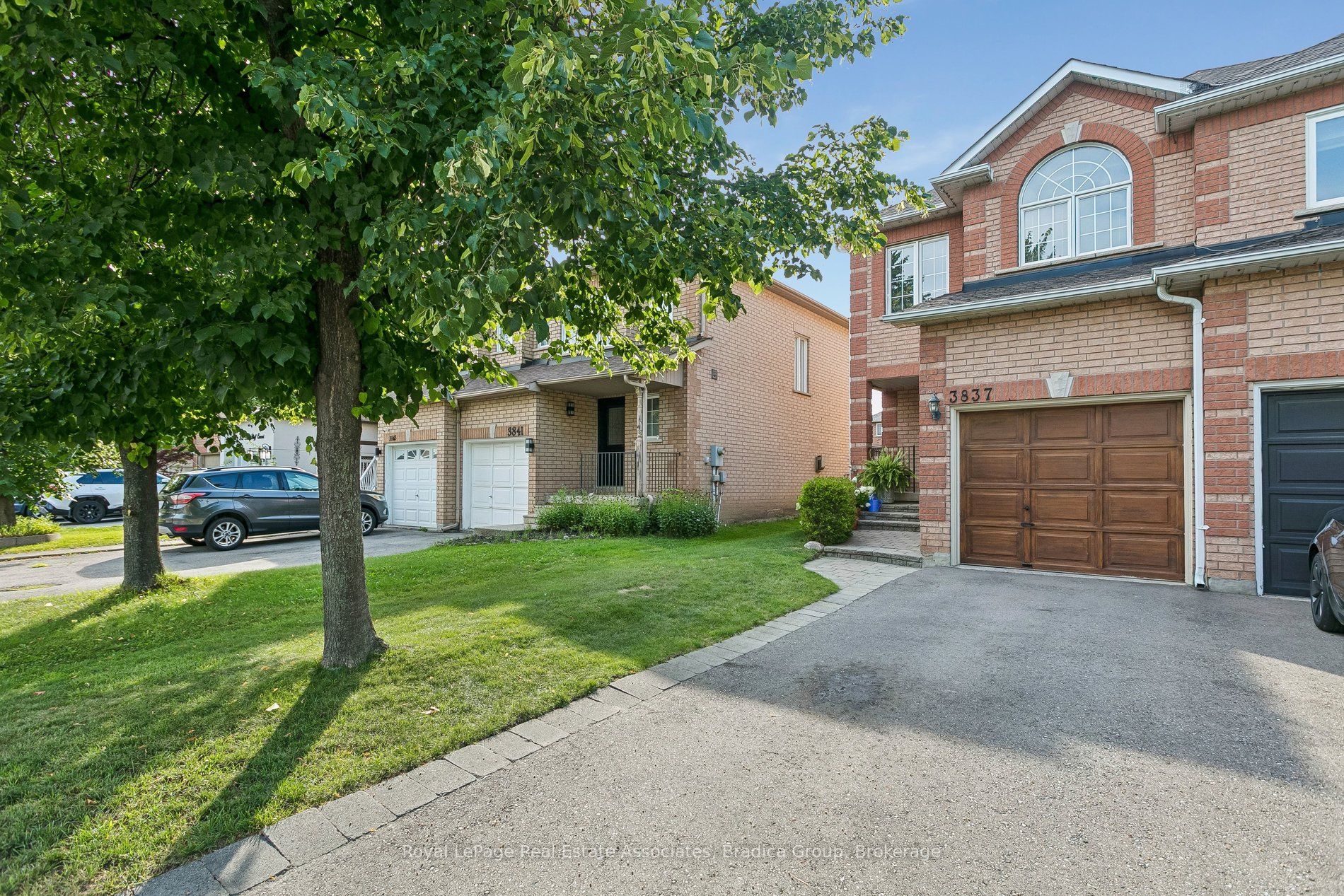 3837 Forest Bluff Crescent, Mississauga, ON L5N 7V1 photo 4