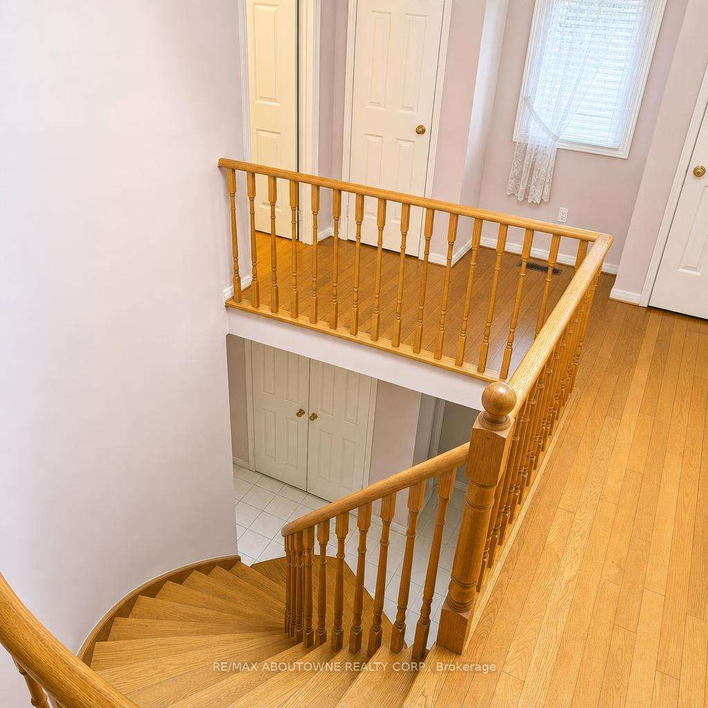 512 Chieftan Circle, Mississauga, ON L4Z 3A3 photo 4