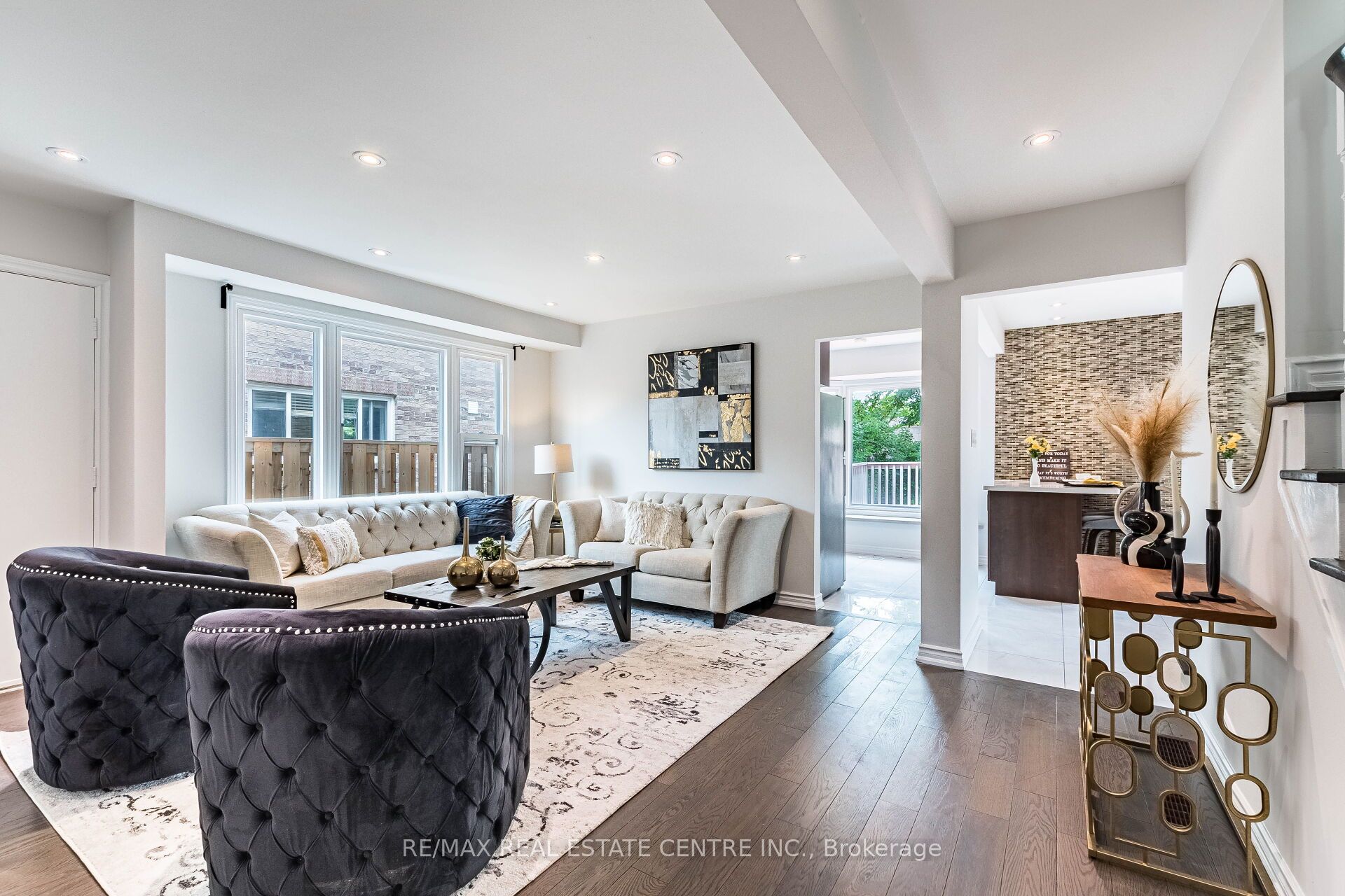 1124 Shagbark Crescent, Mississauga, ON L5C 3N7 photo 3