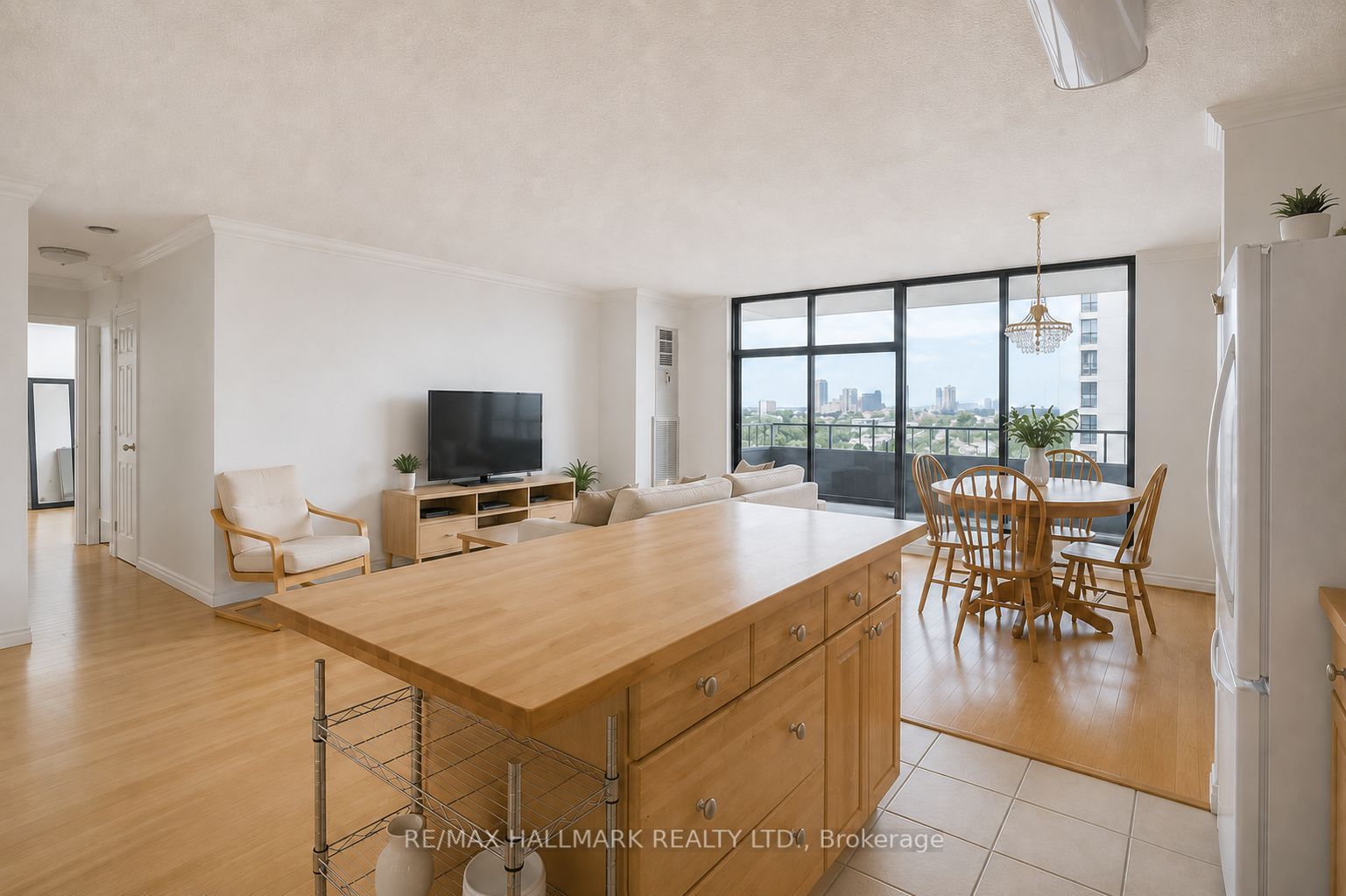 135 Marlee Avenue 1103, Toronto, ON M6B 4C6 photo 2