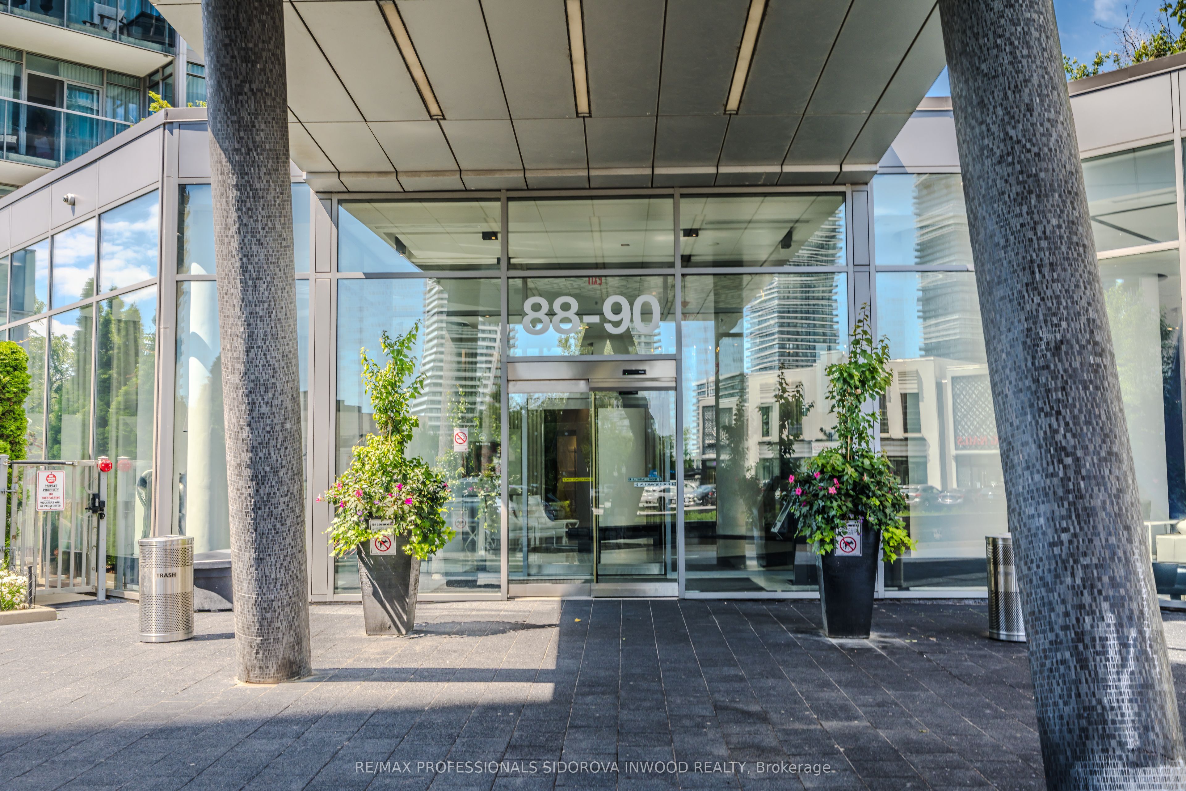 88 Park Lawn Road 305, Toronto, ON M8Y 0B5 photo 2