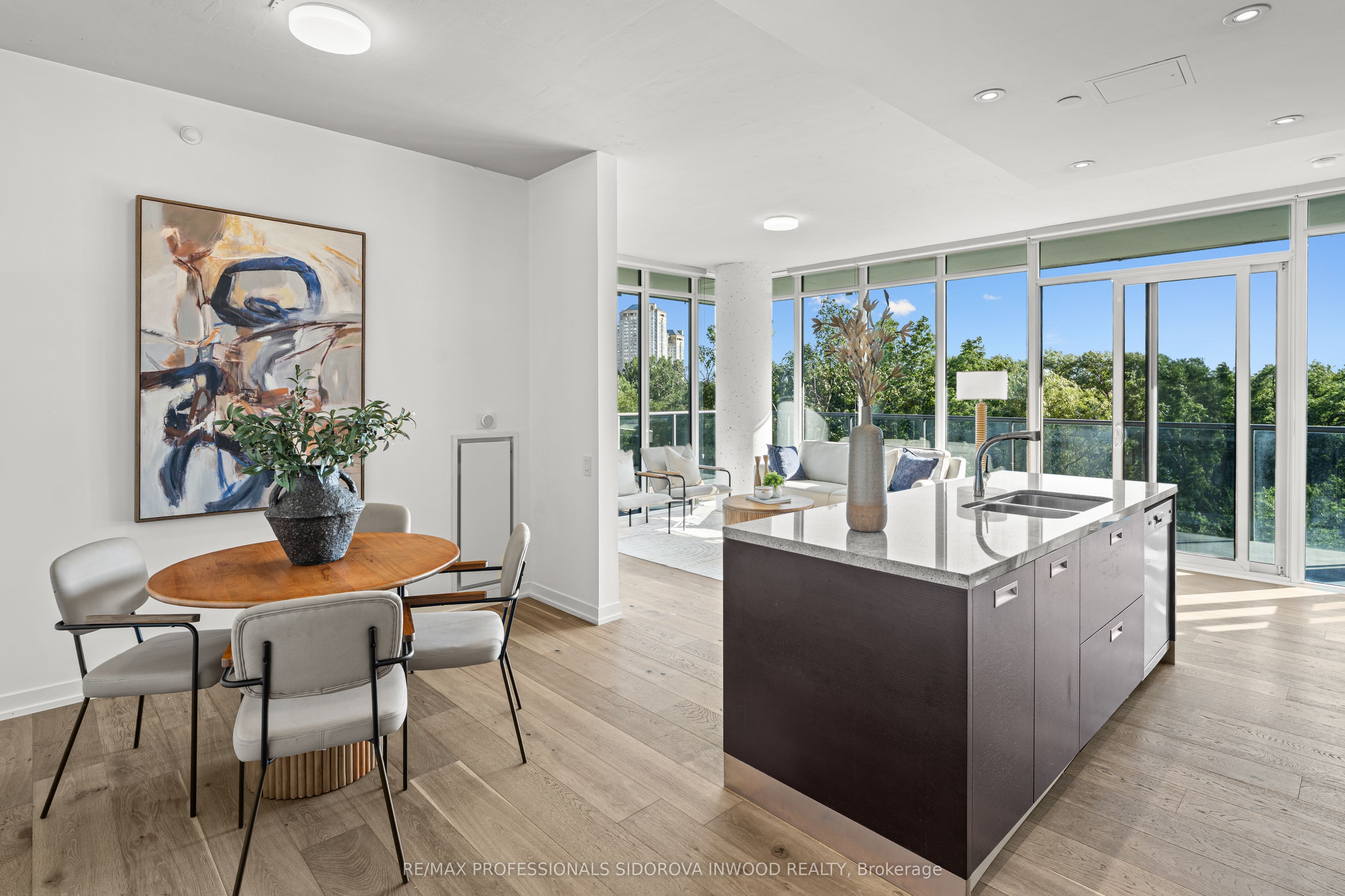 88 Park Lawn Road 305, Toronto, ON M8Y 0B5 photo 3