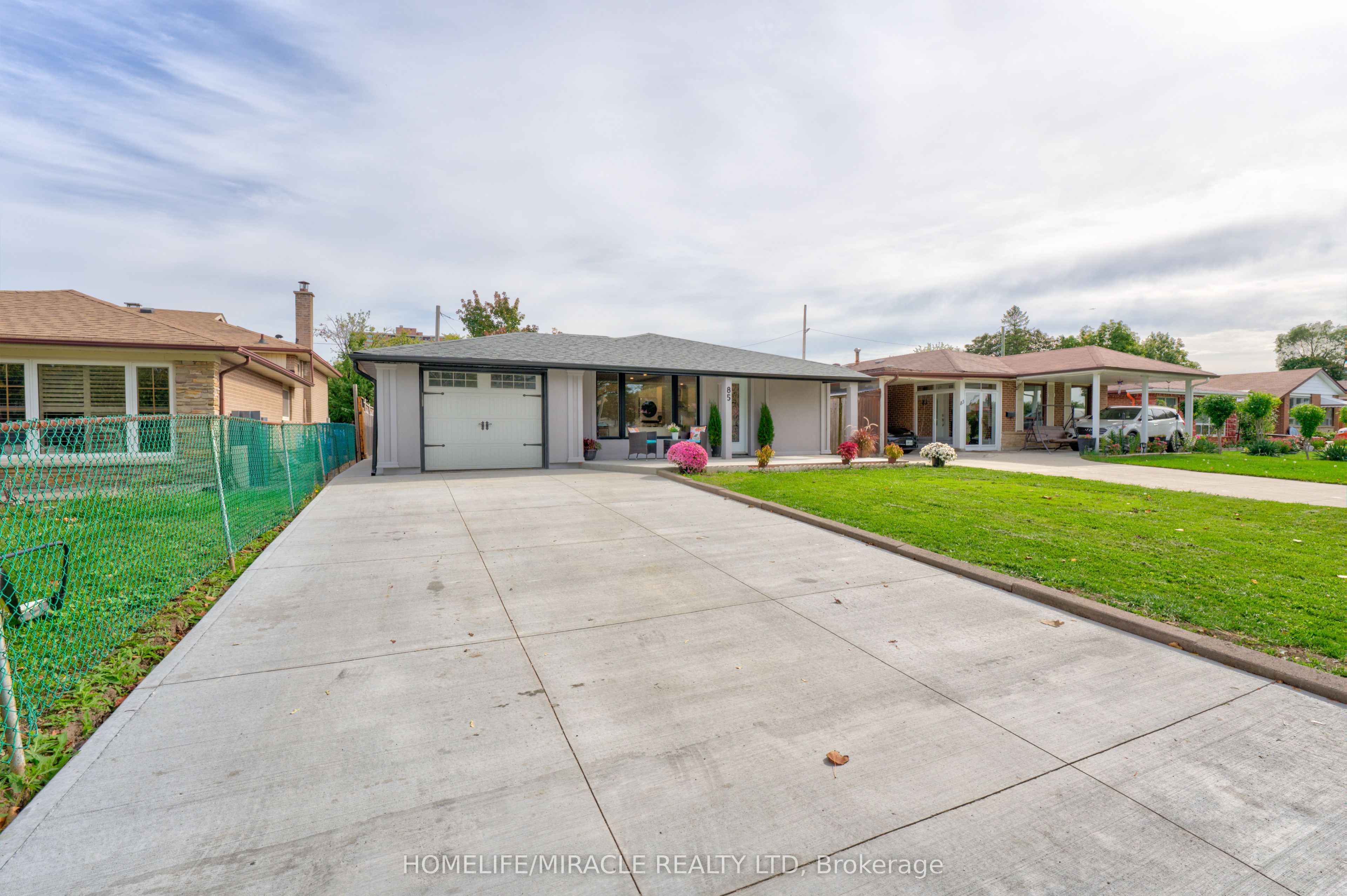 85 Silverstone Drive, Toronto, ON M9V 3G4 photo 2