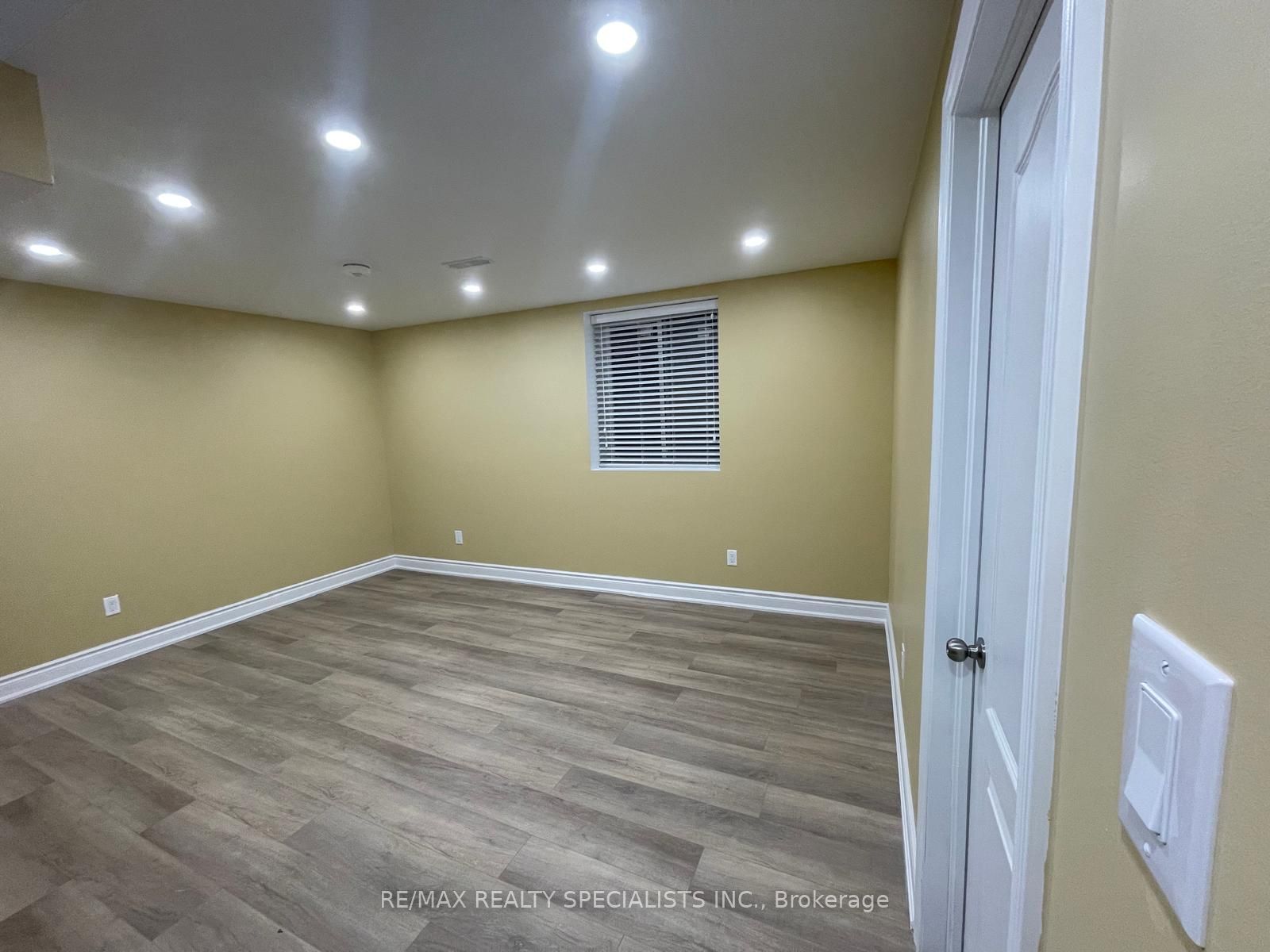 4549 Longmoor Road BSMNT, Mississauga, ON L5M 4H7 photo 2