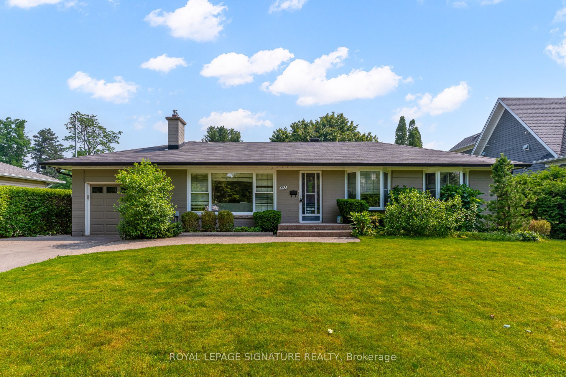 383 Maplehurst Avenue, Oakville, ON L6L 4Y3