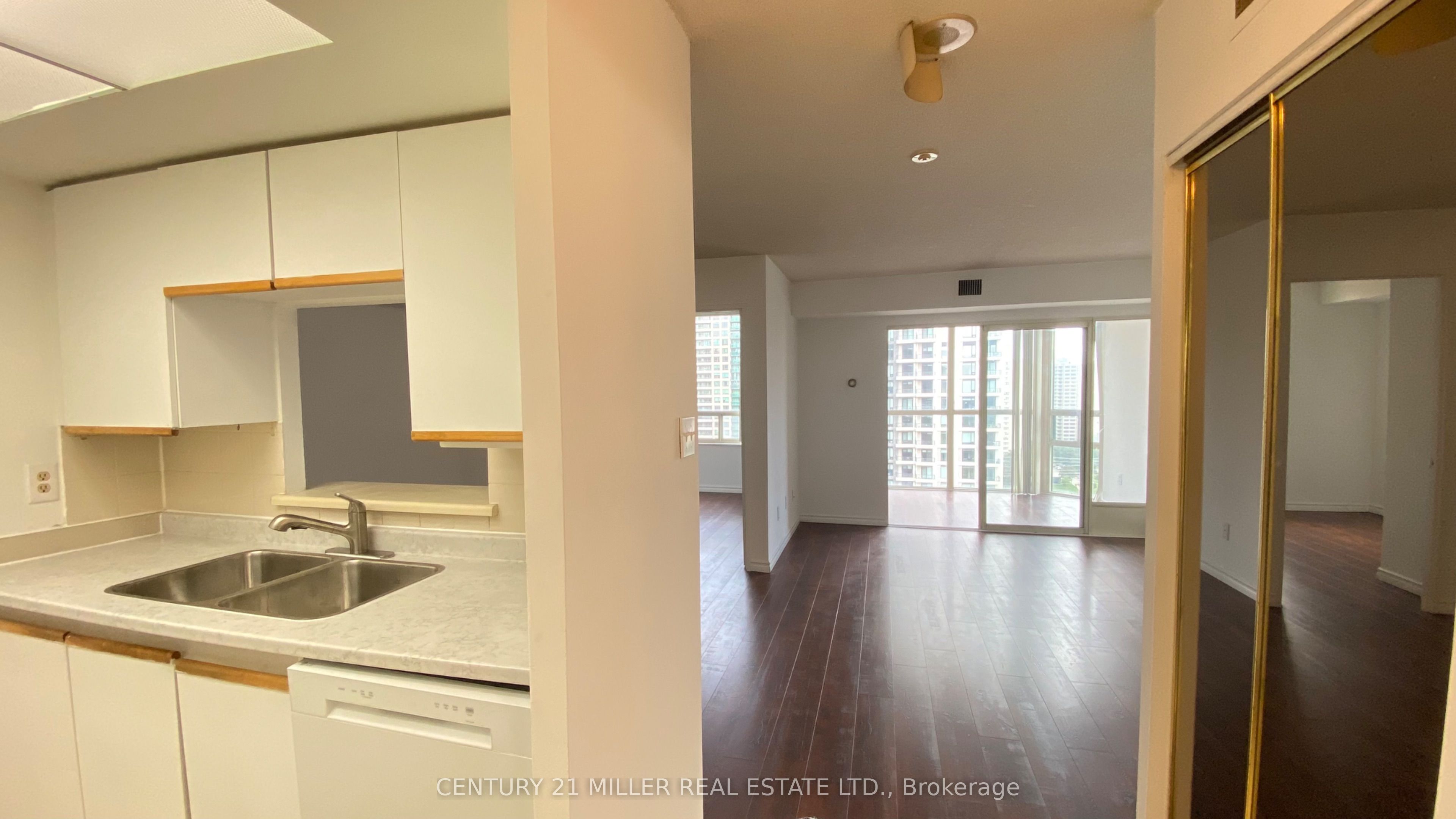 285 Enfield Place 1702, Mississauga, ON L5B 3Y6 photo 5