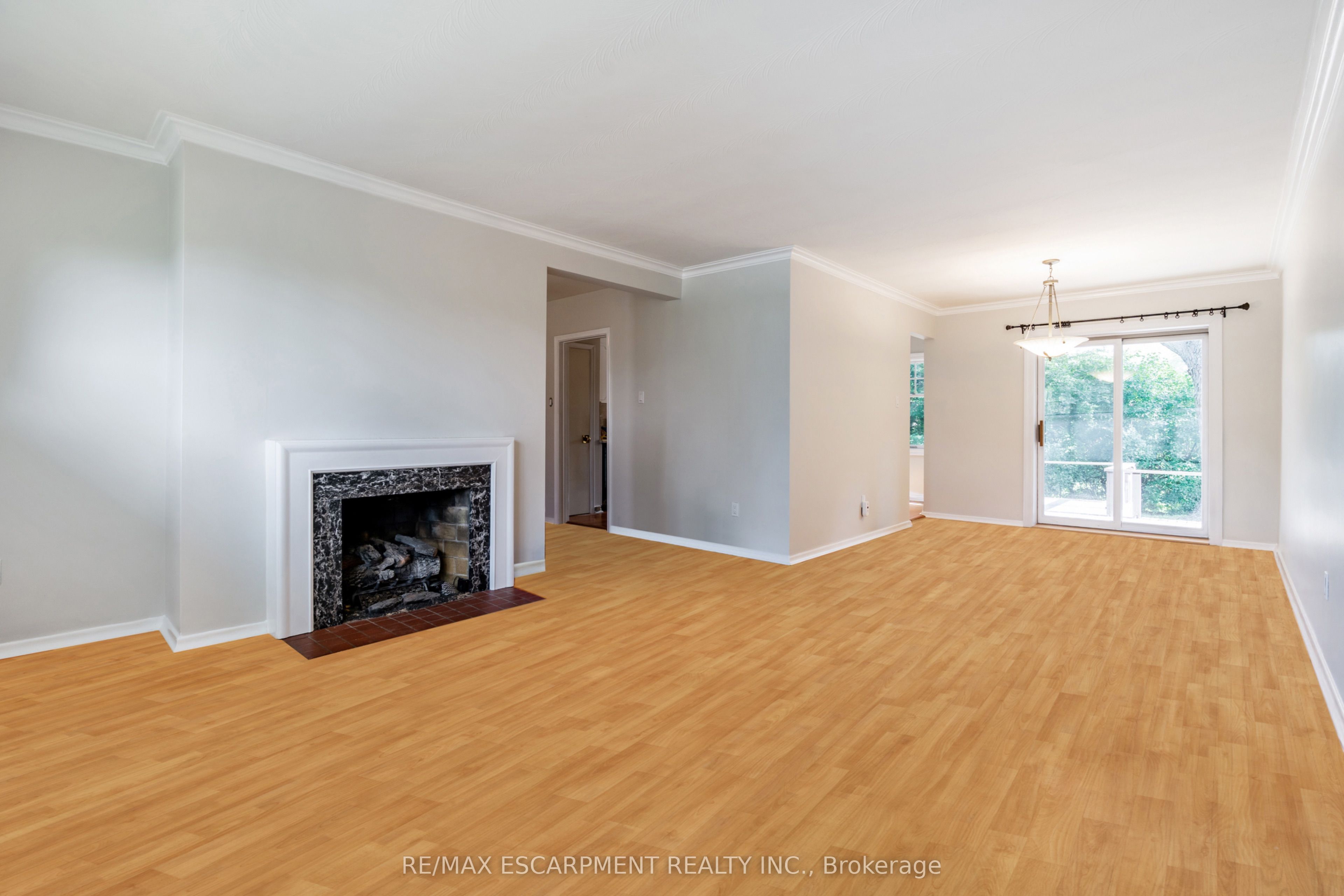 1497 Park Royale Boulevard Main, Mississauga, ON L5E 2Y8 photo 3
