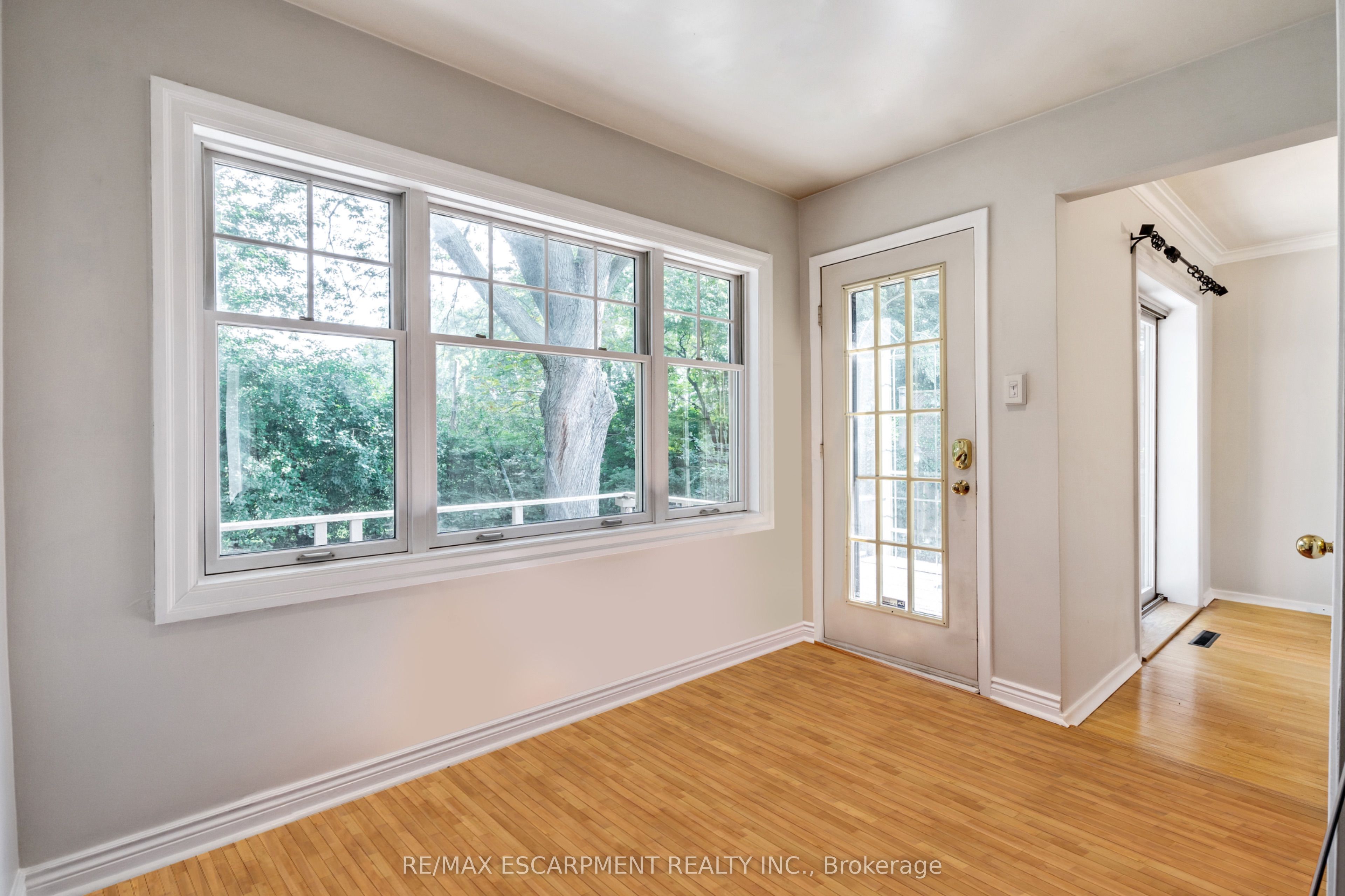 1497 Park Royale Boulevard Main, Mississauga, ON L5E 2Y8 photo 4