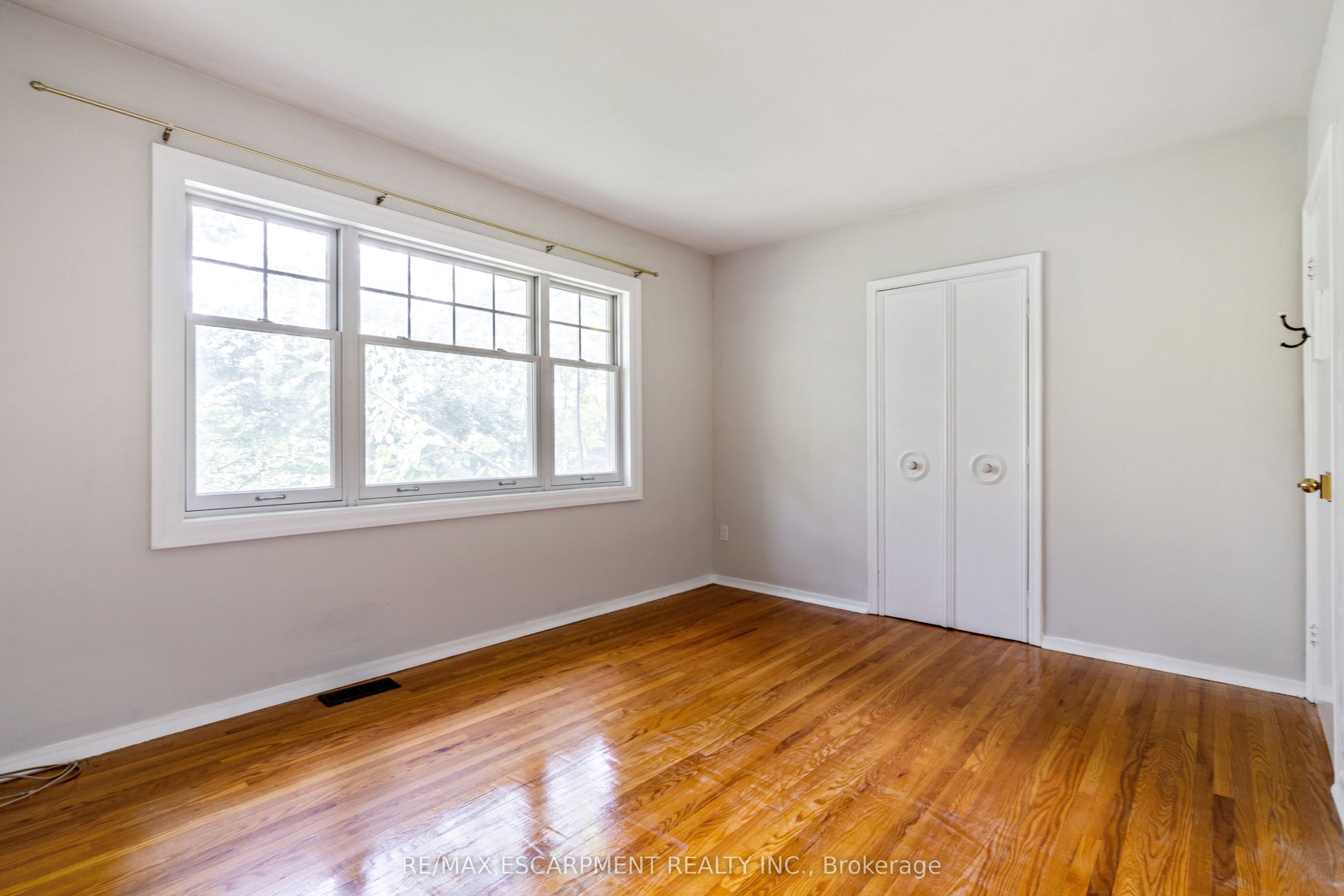1497 Park Royale Boulevard Main, Mississauga, ON L5E 2Y8 photo 5