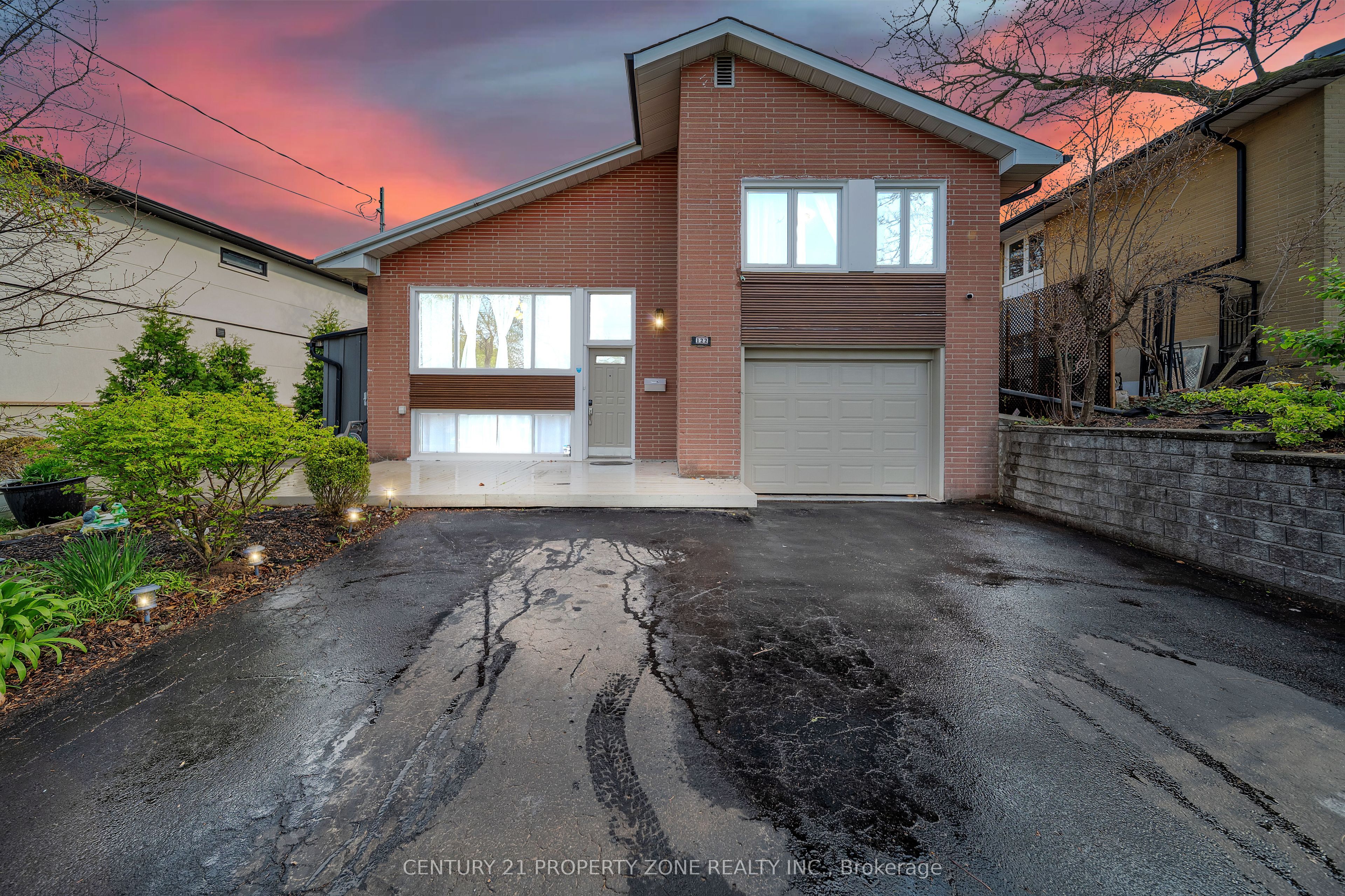 122 Vista Boulevard, Mississauga, ON L5M 1V9