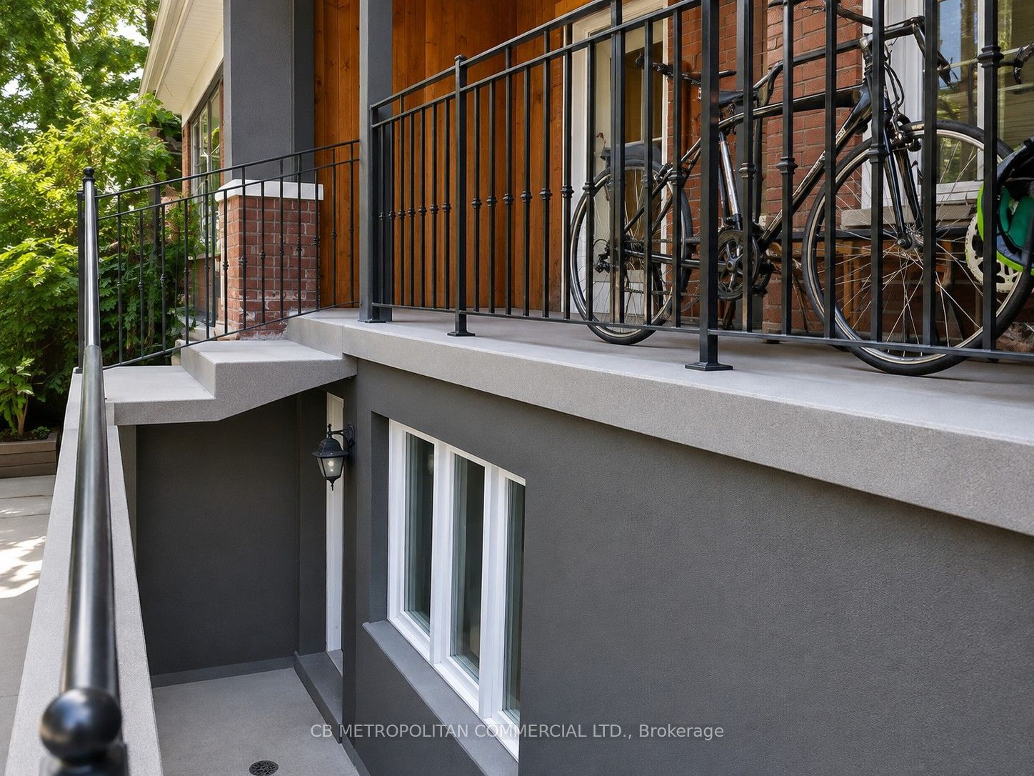 827 DUPONT Street, Toronto, ON M6G 1Z7 photo 2