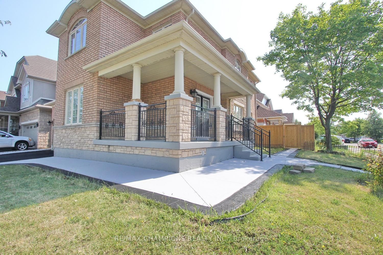 28 Egypt Drive, Brampton, ON L6R 2W3 photo 3